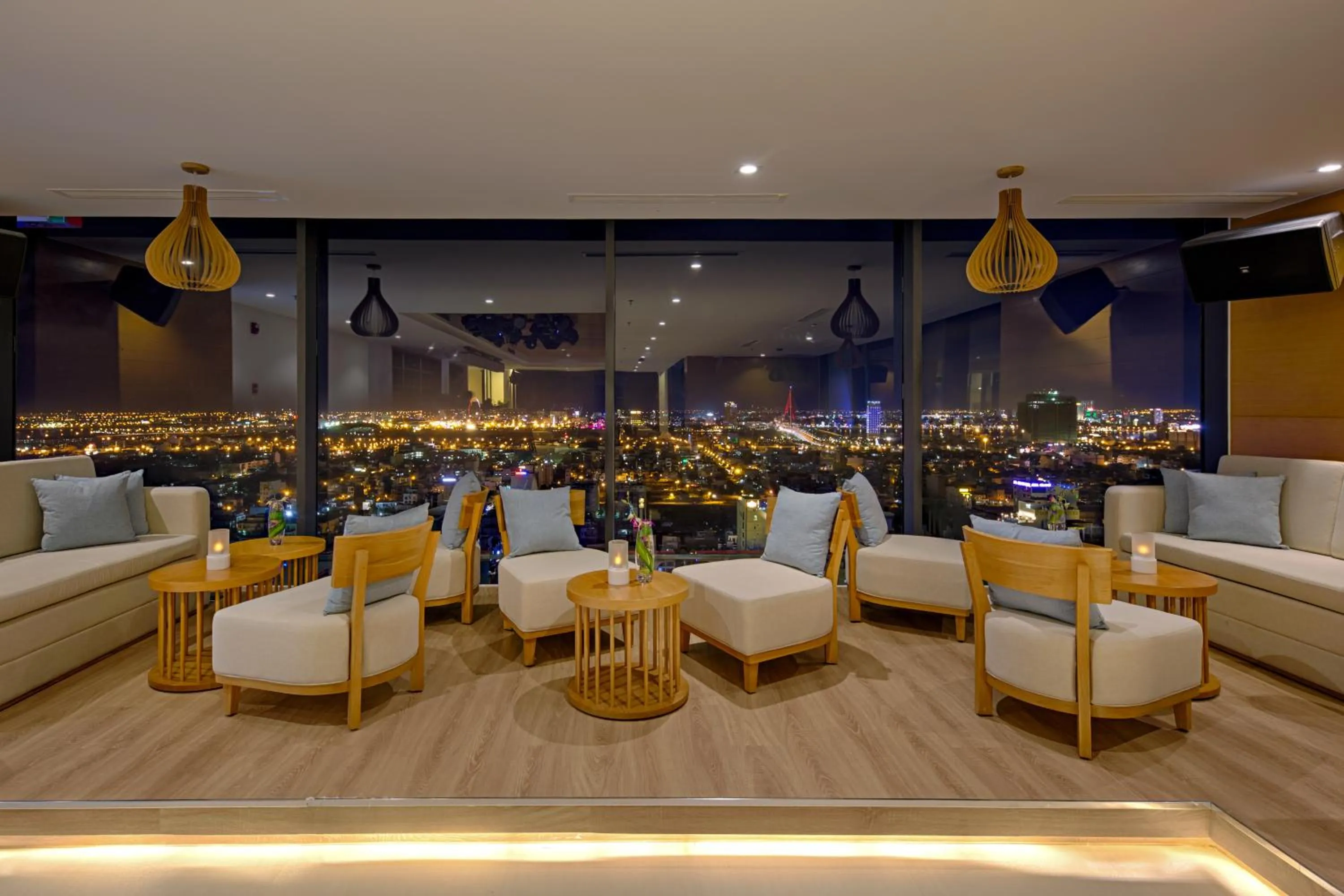 Lounge or bar in TMS Hotel Da Nang Beach