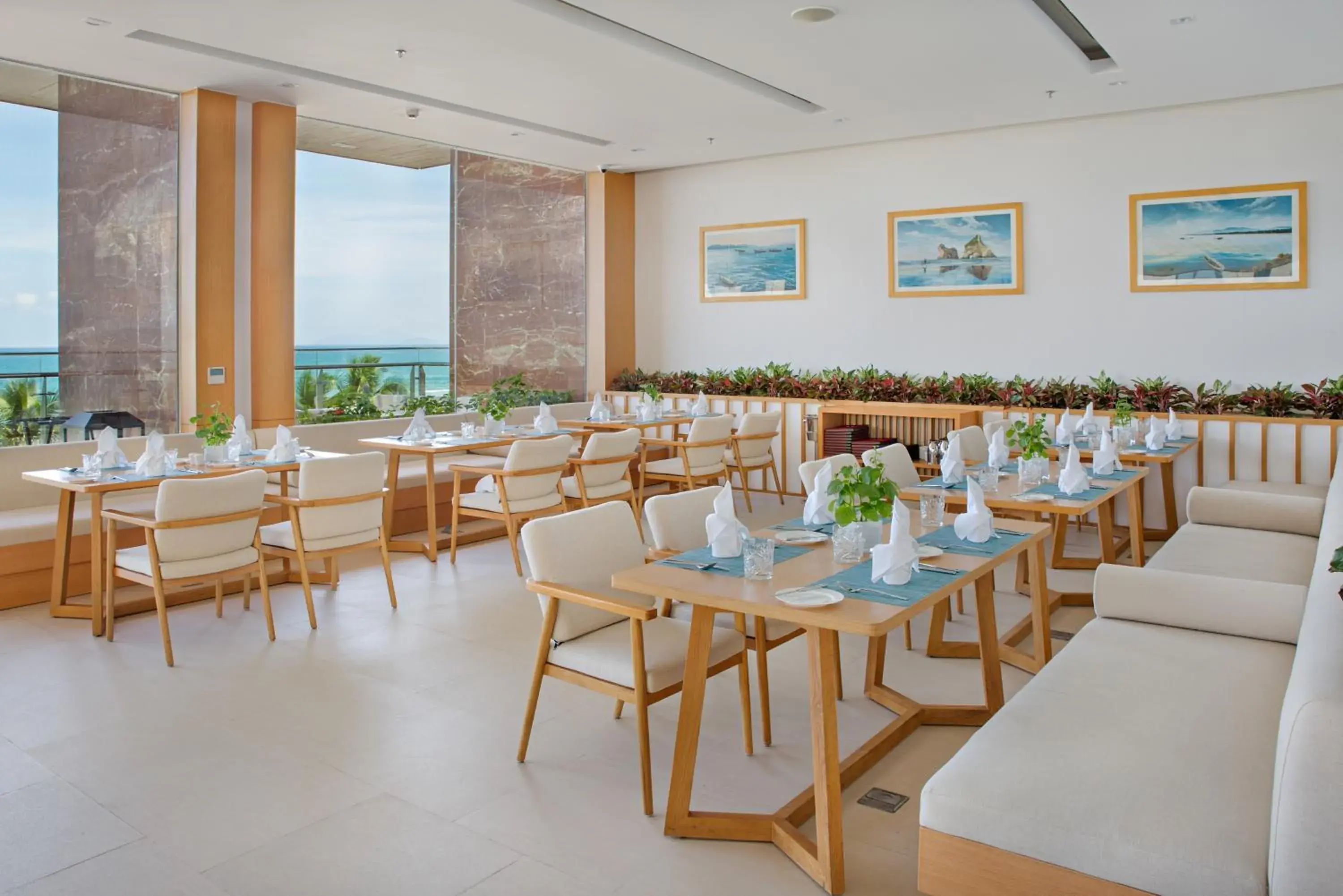 Restaurant/places to eat in TMS Hotel Da Nang Beach Restaurant/places to eat in TMS Hotel Da Nang Beach