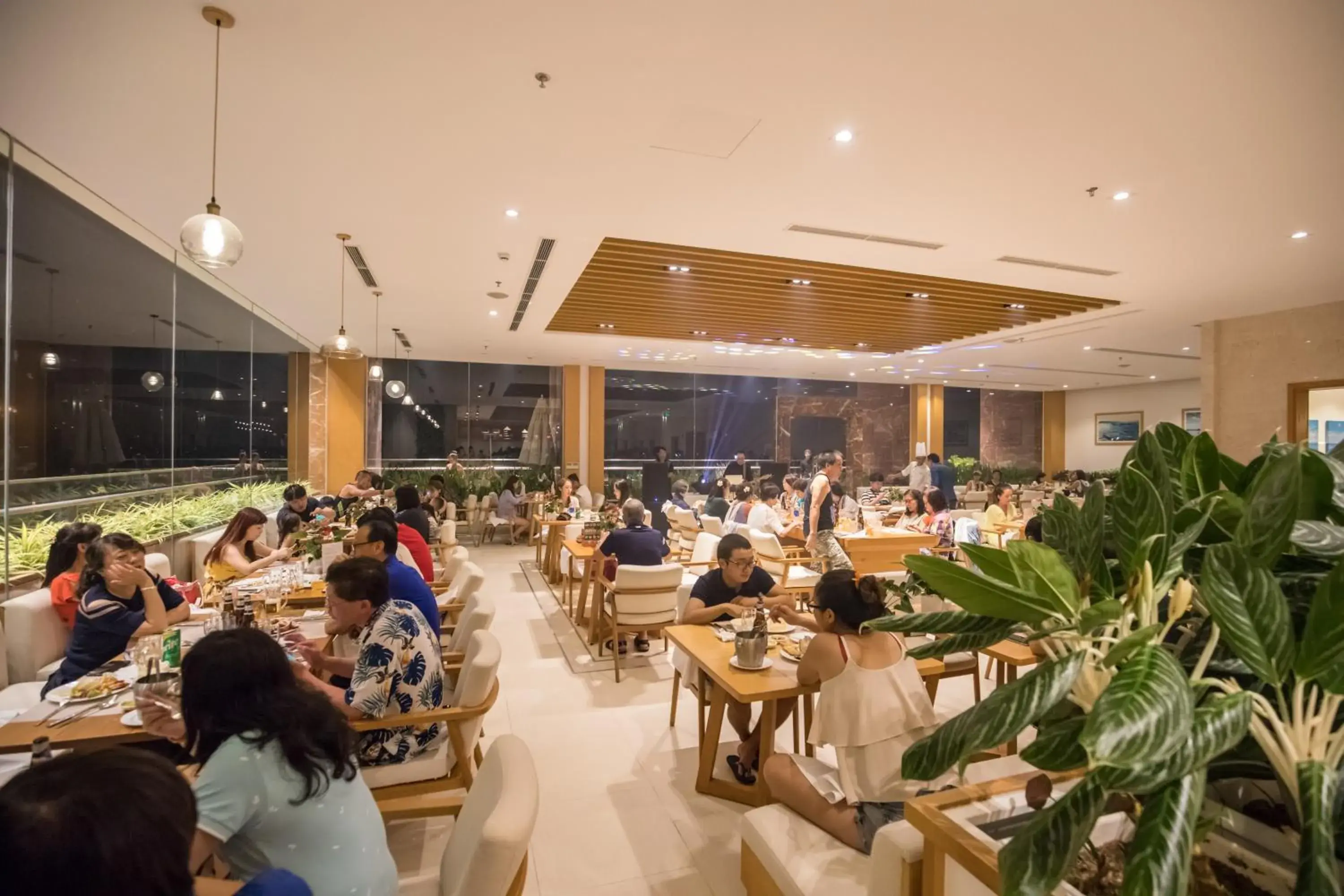 Restaurant/places to eat in TMS Hotel Da Nang Beach Restaurant/places to eat in TMS Hotel Da Nang Beach