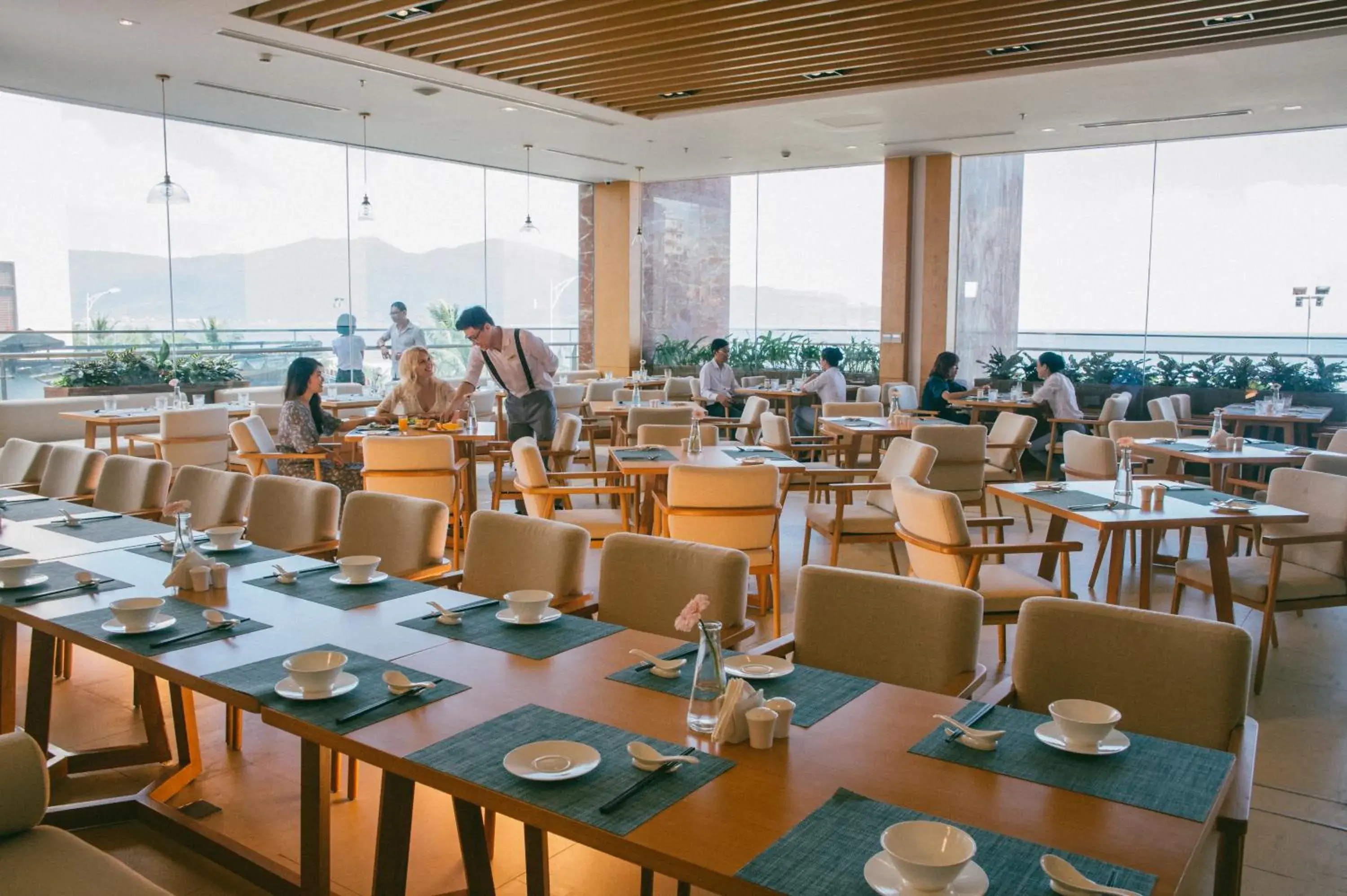 Restaurant/places to eat in TMS Hotel Da Nang Beach Restaurant/places to eat in TMS Hotel Da Nang Beach