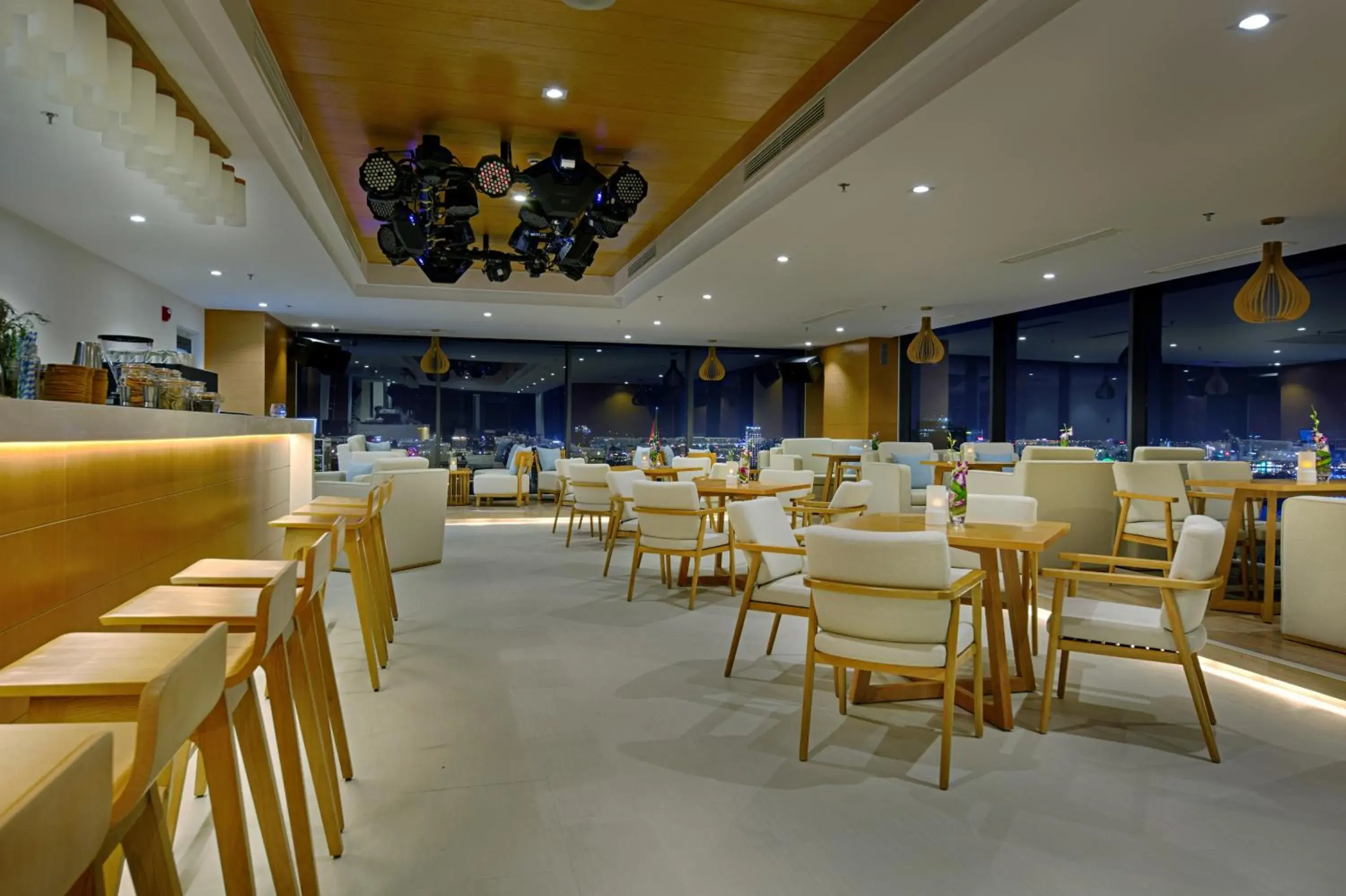 Restaurant/places to eat in TMS Hotel Da Nang Beach Restaurant/places to eat in TMS Hotel Da Nang Beach