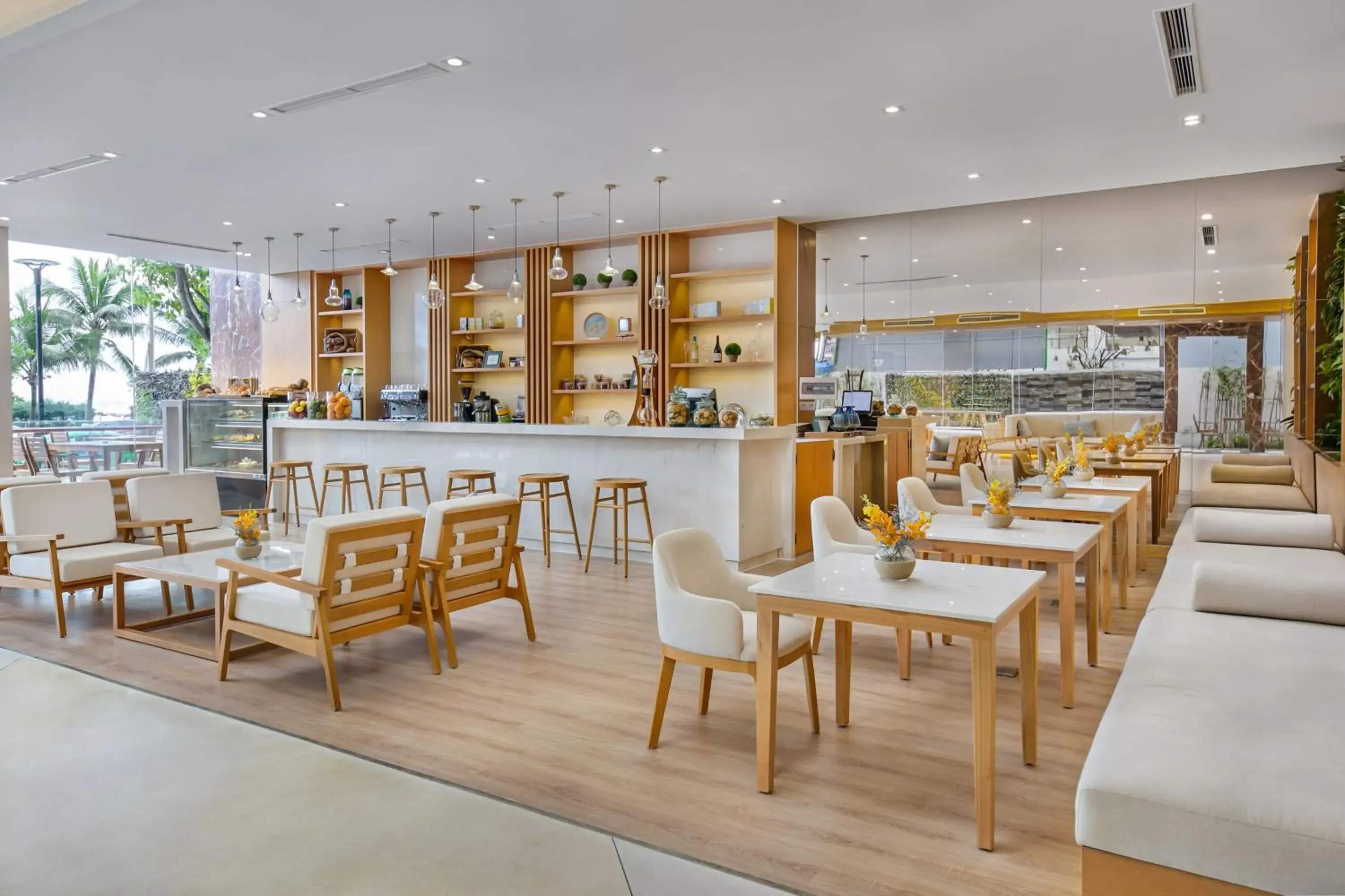 Restaurant/places to eat in TMS Hotel Da Nang Beach Restaurant/places to eat in TMS Hotel Da Nang Beach