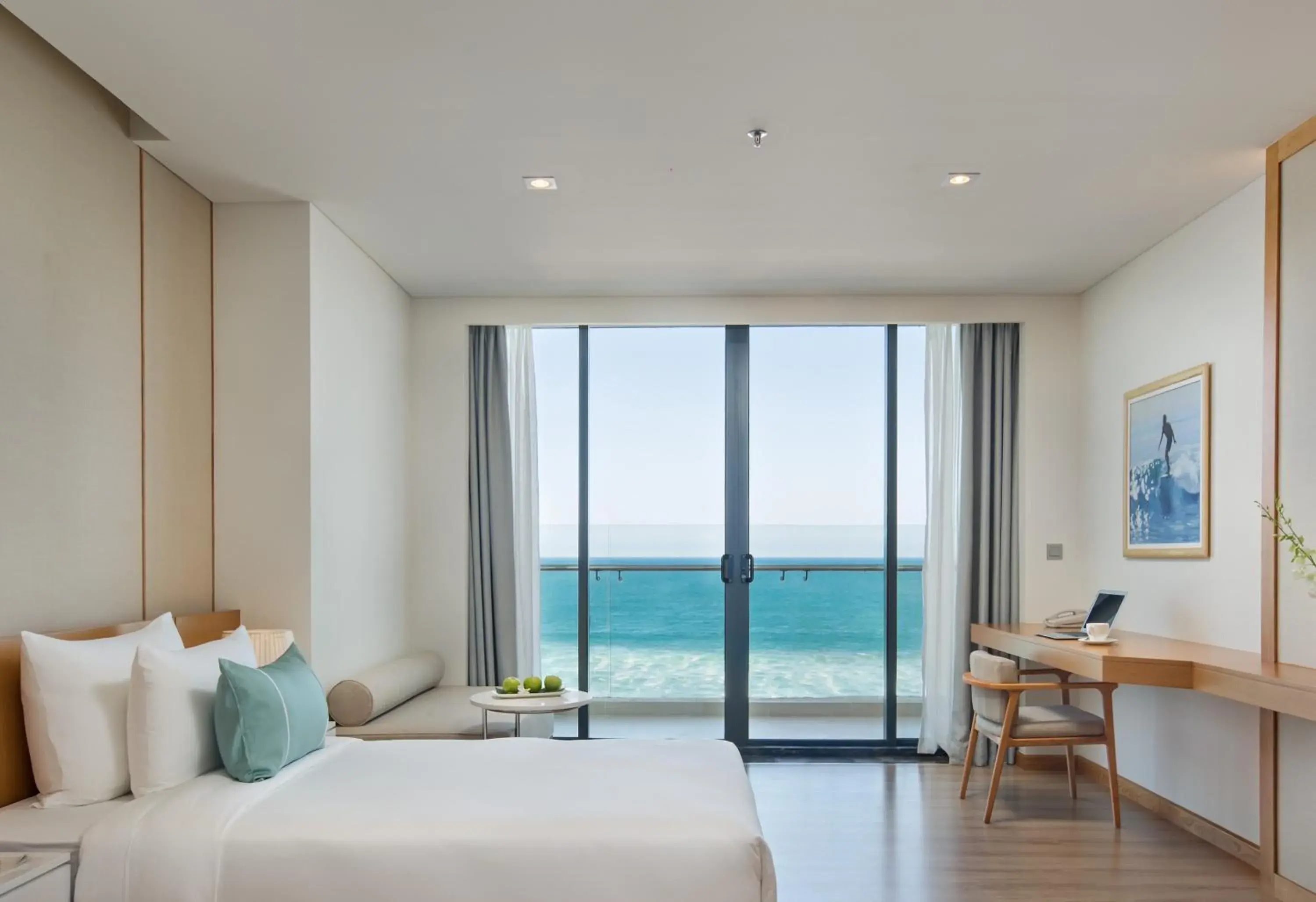 Sea view, Bed in TMS Hotel Da Nang Beach Sea view, Bed in TMS Hotel Da Nang Beach