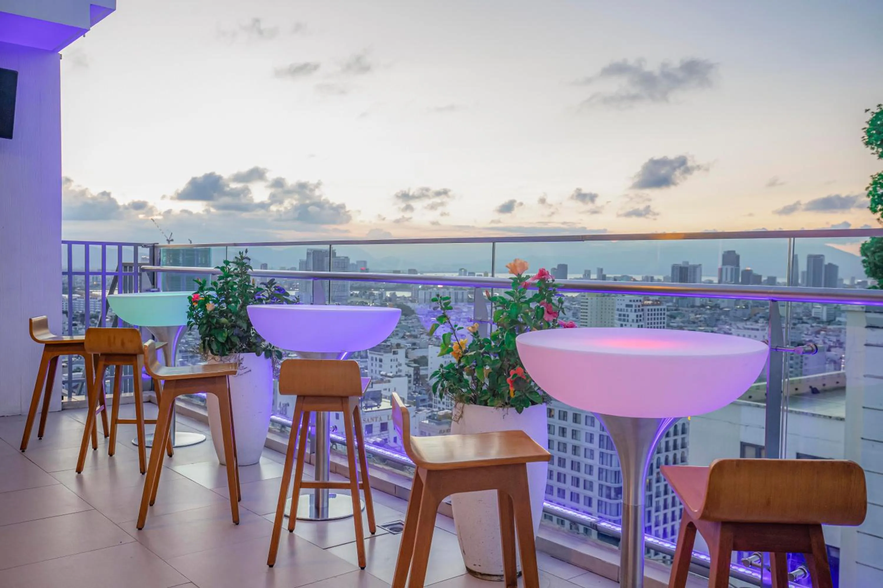 Restaurant/places to eat in TMS Hotel Da Nang Beach