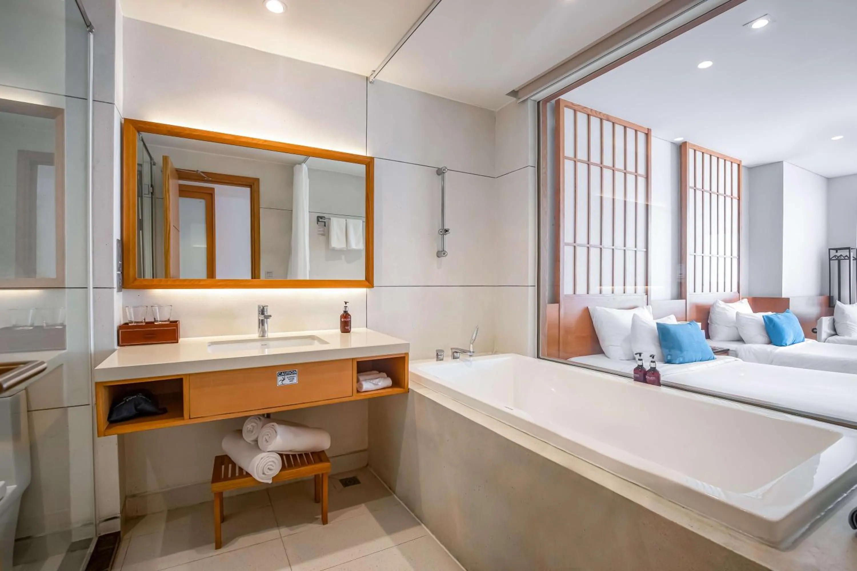 Bath, Bed in TMS Hotel Da Nang Beach