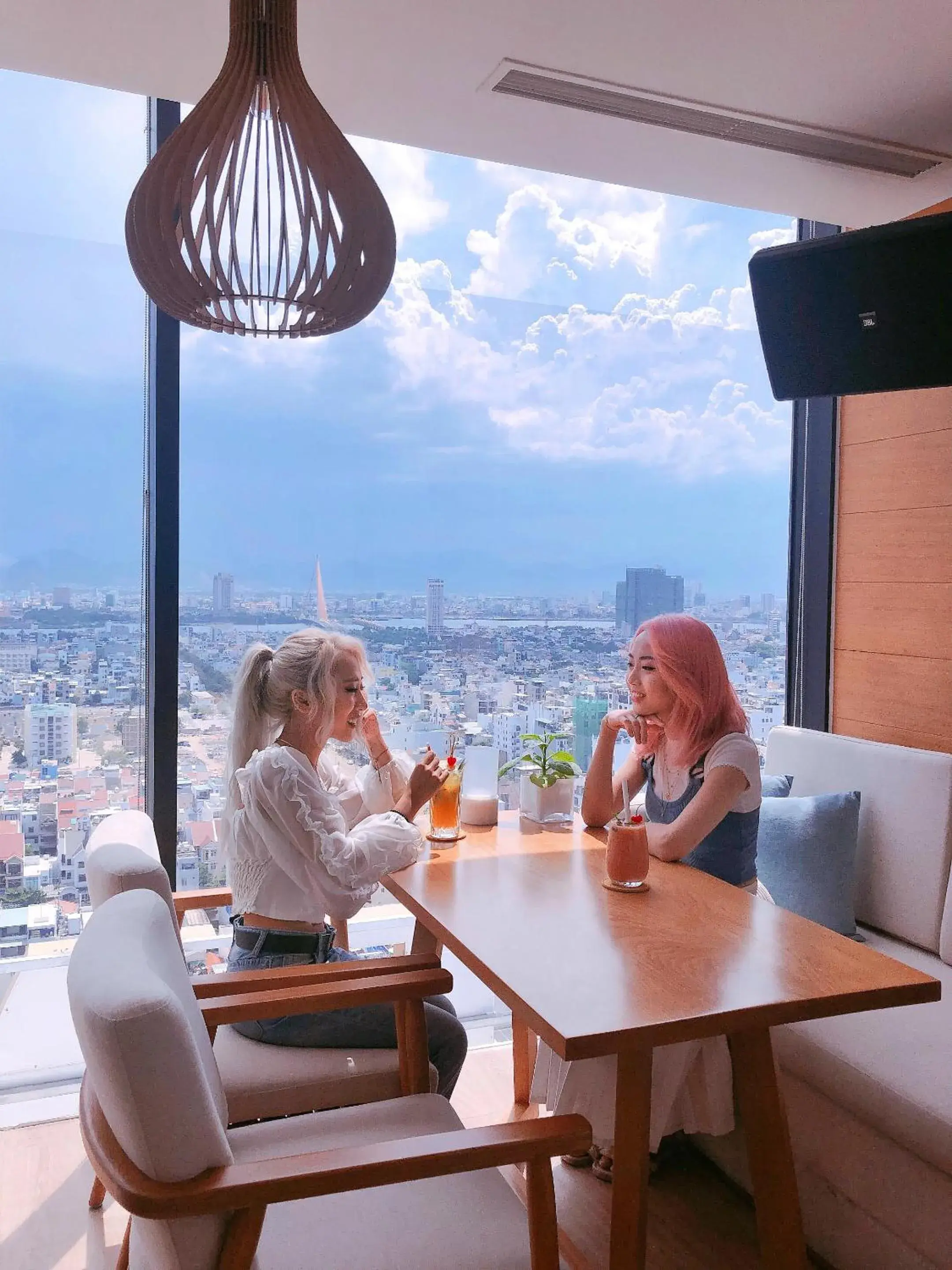 Restaurant/places to eat in TMS Hotel Da Nang Beach Restaurant/places to eat in TMS Hotel Da Nang Beach