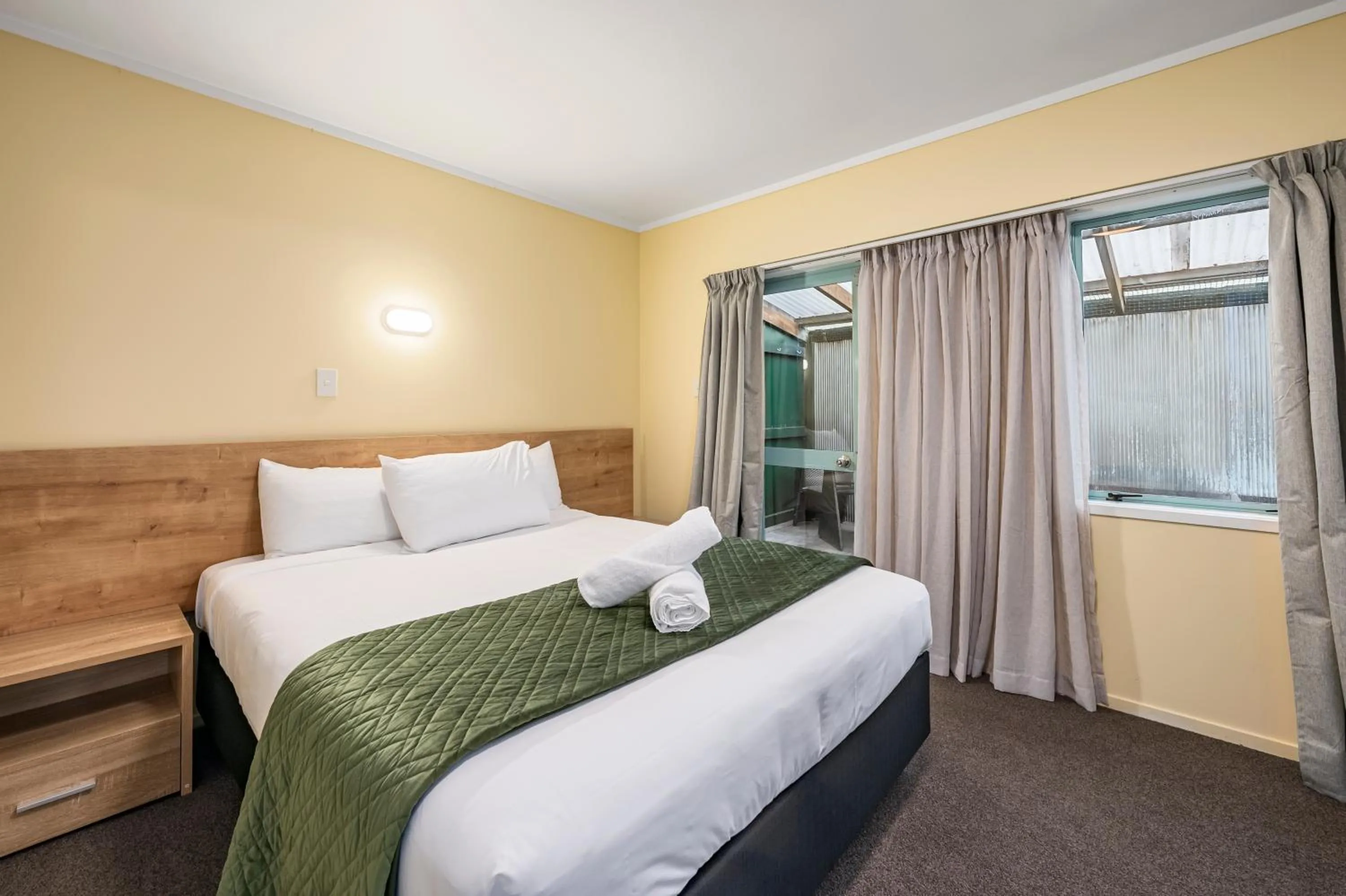 Bed in Fenton Court Motel