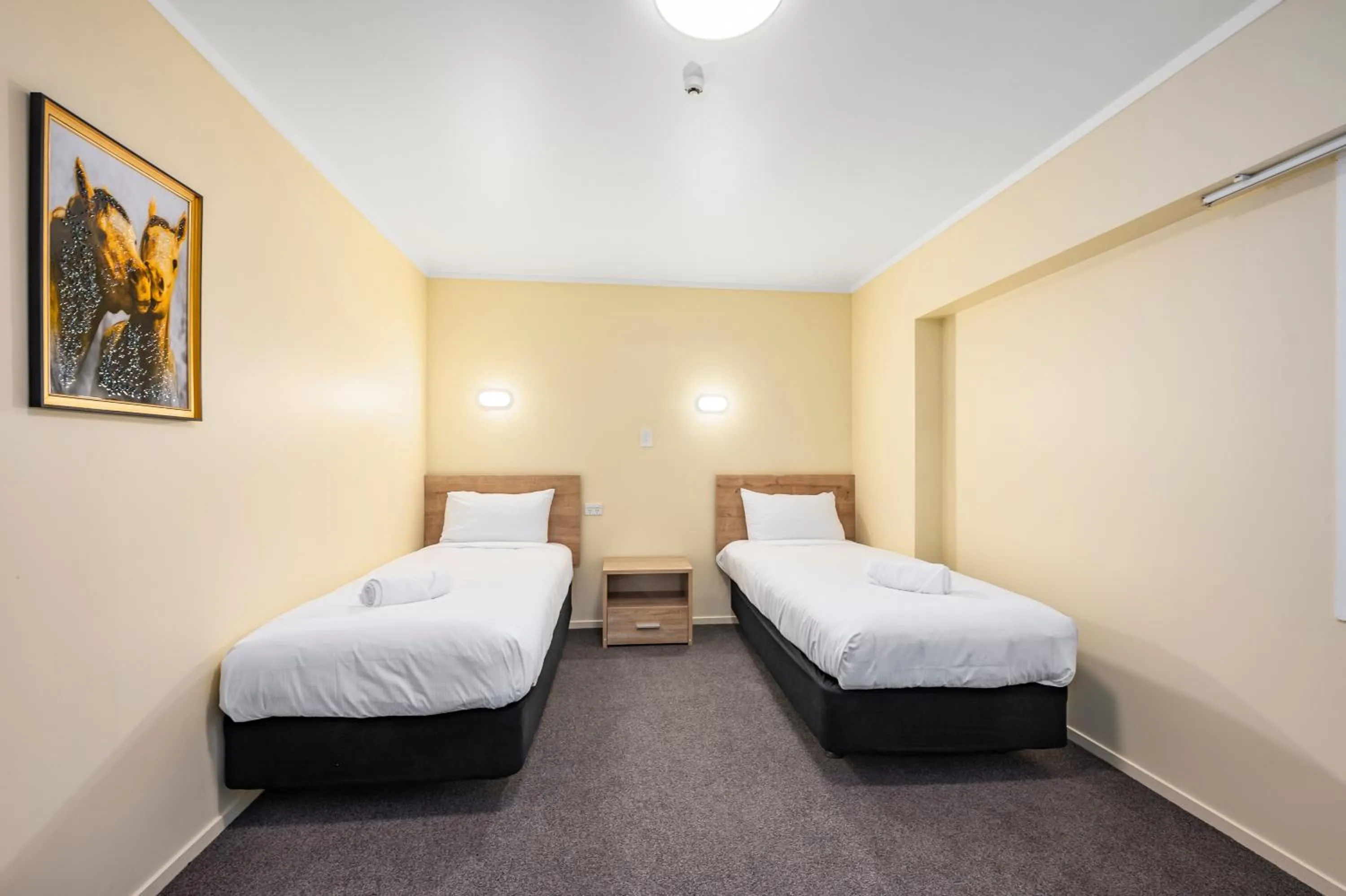 Bed in Fenton Court Motel