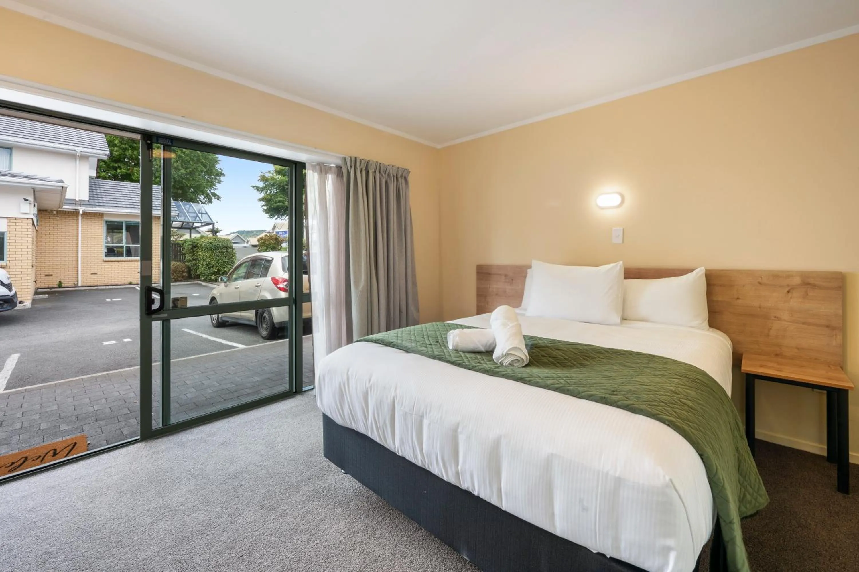 Bed in Fenton Court Motel