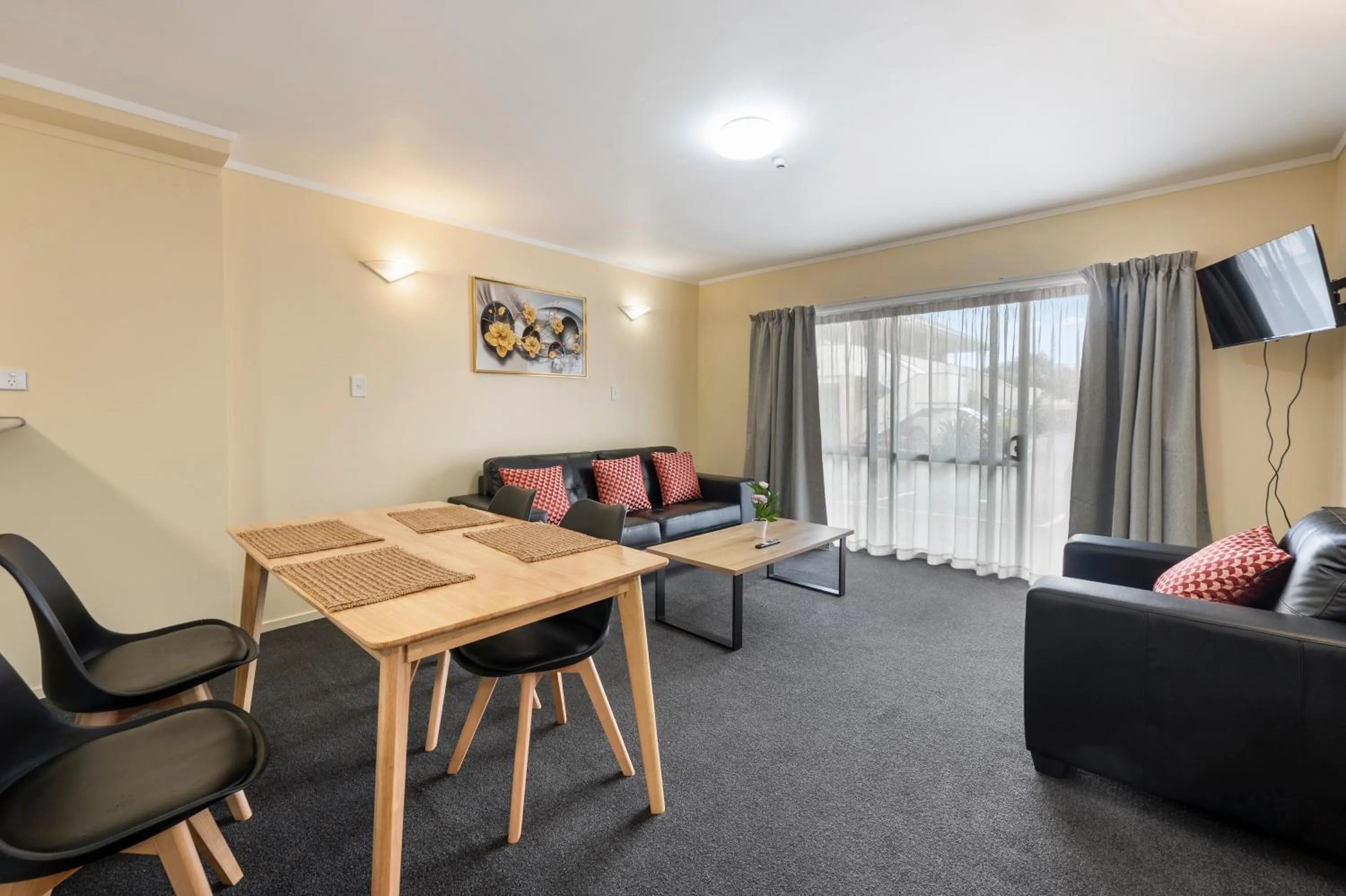 Communal lounge/ TV room in Fenton Court Motel