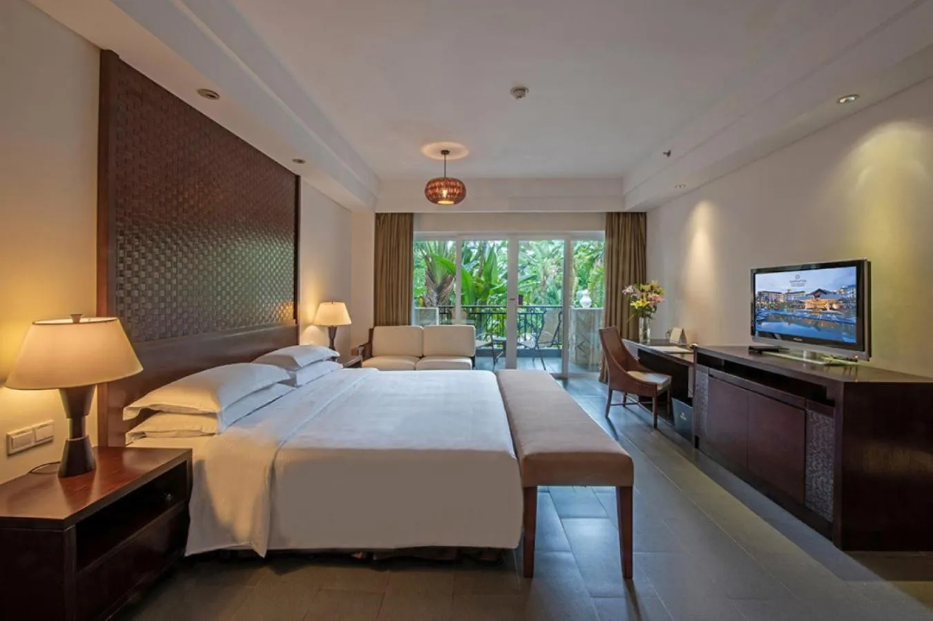 Bed in Sheraton Huizhou Beach Resort