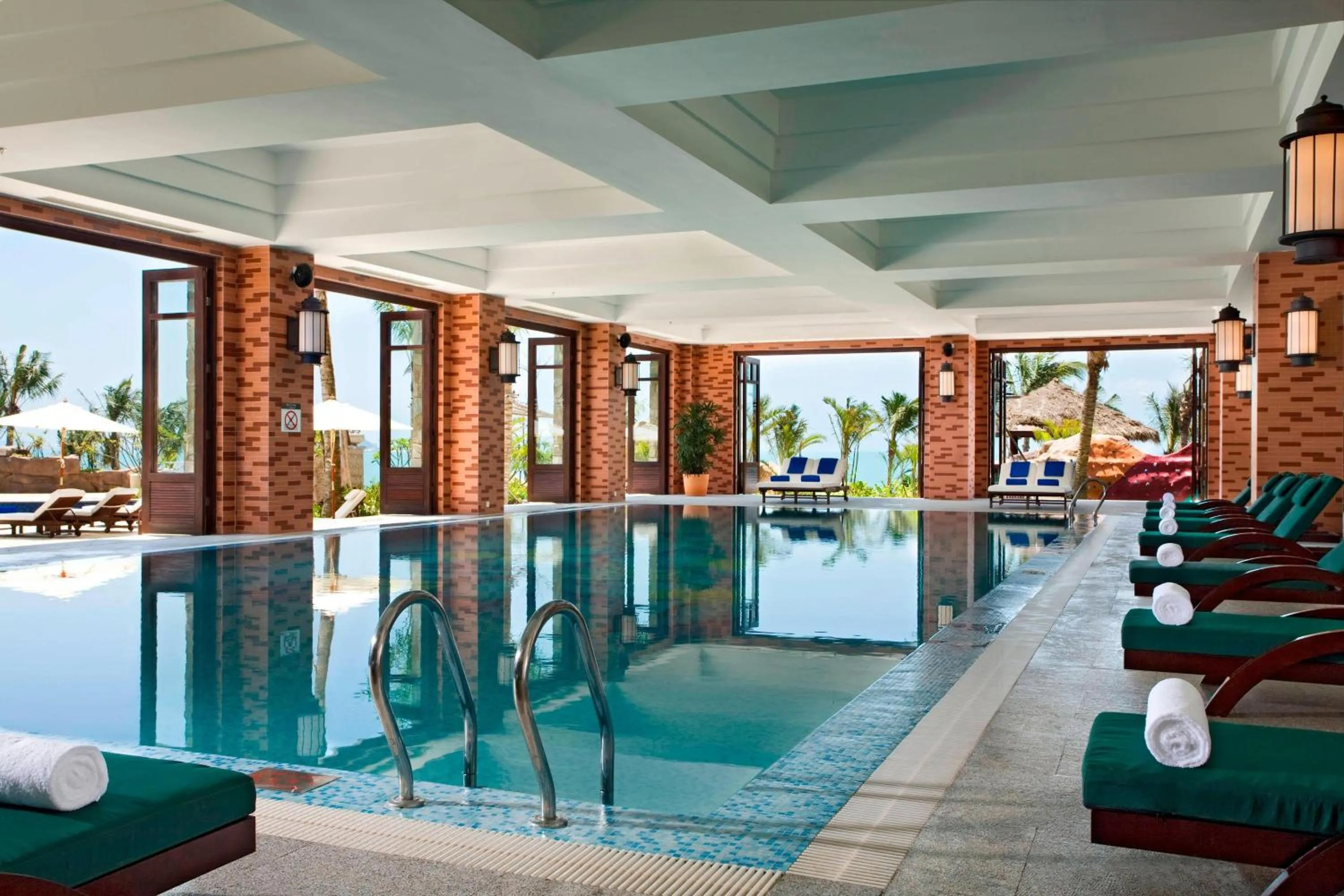 Swimming pool in Sheraton Huizhou Beach Resort