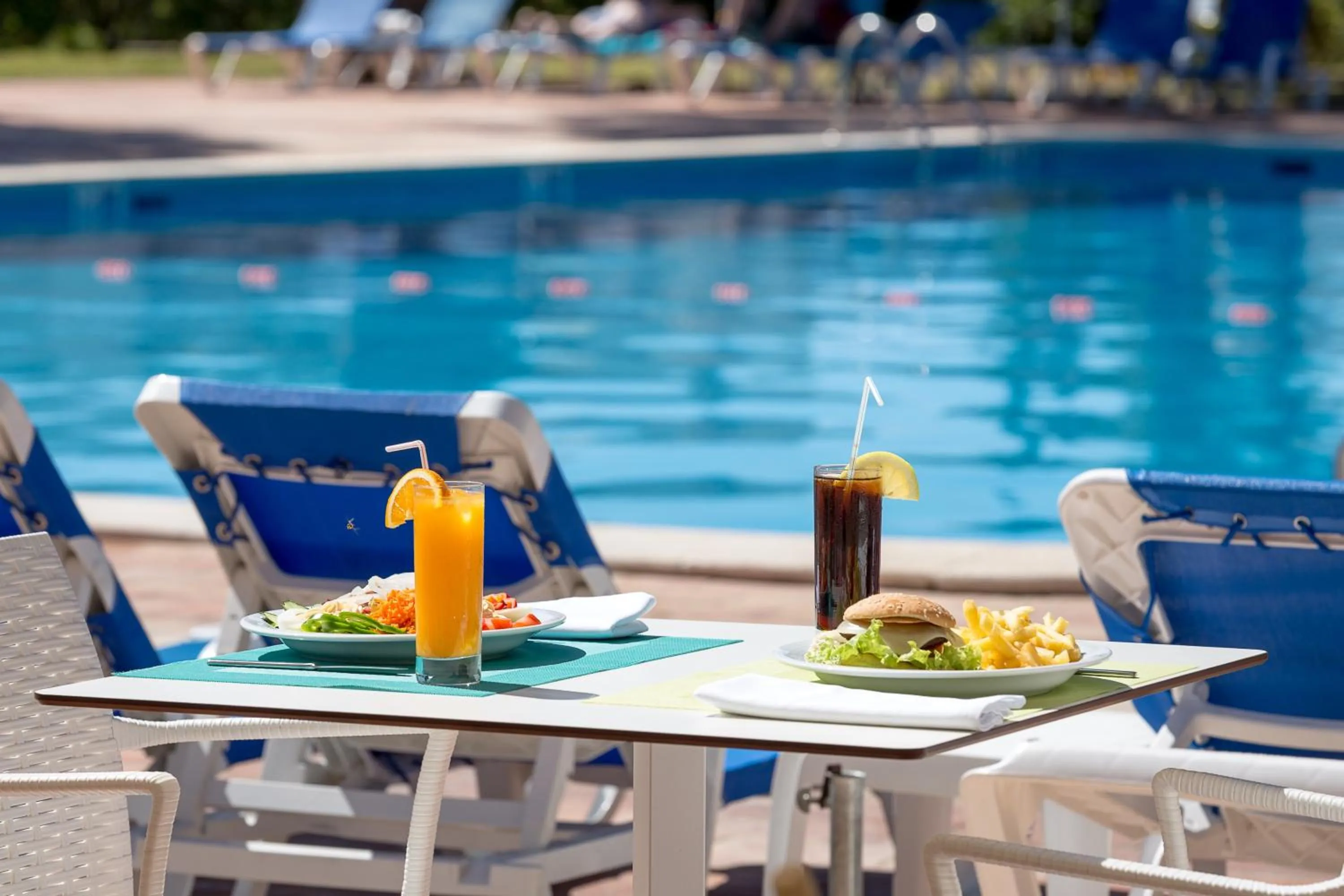 Food and drinks in Apartamentos Turisticos Pinhal Da Marina