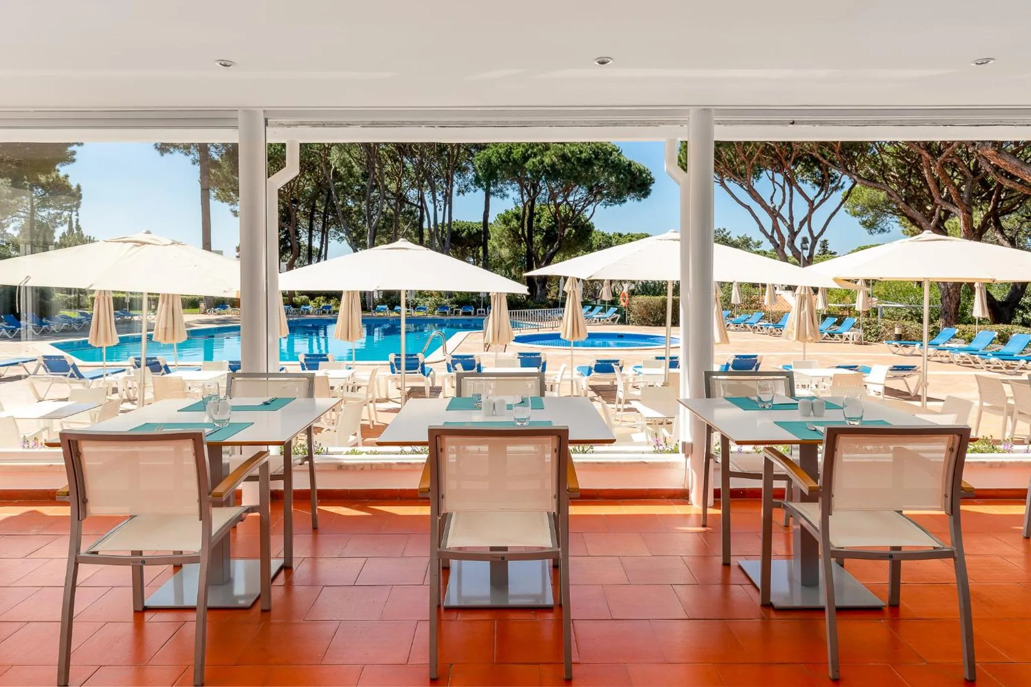 Restaurant/places to eat in Apartamentos Turisticos Pinhal Da Marina