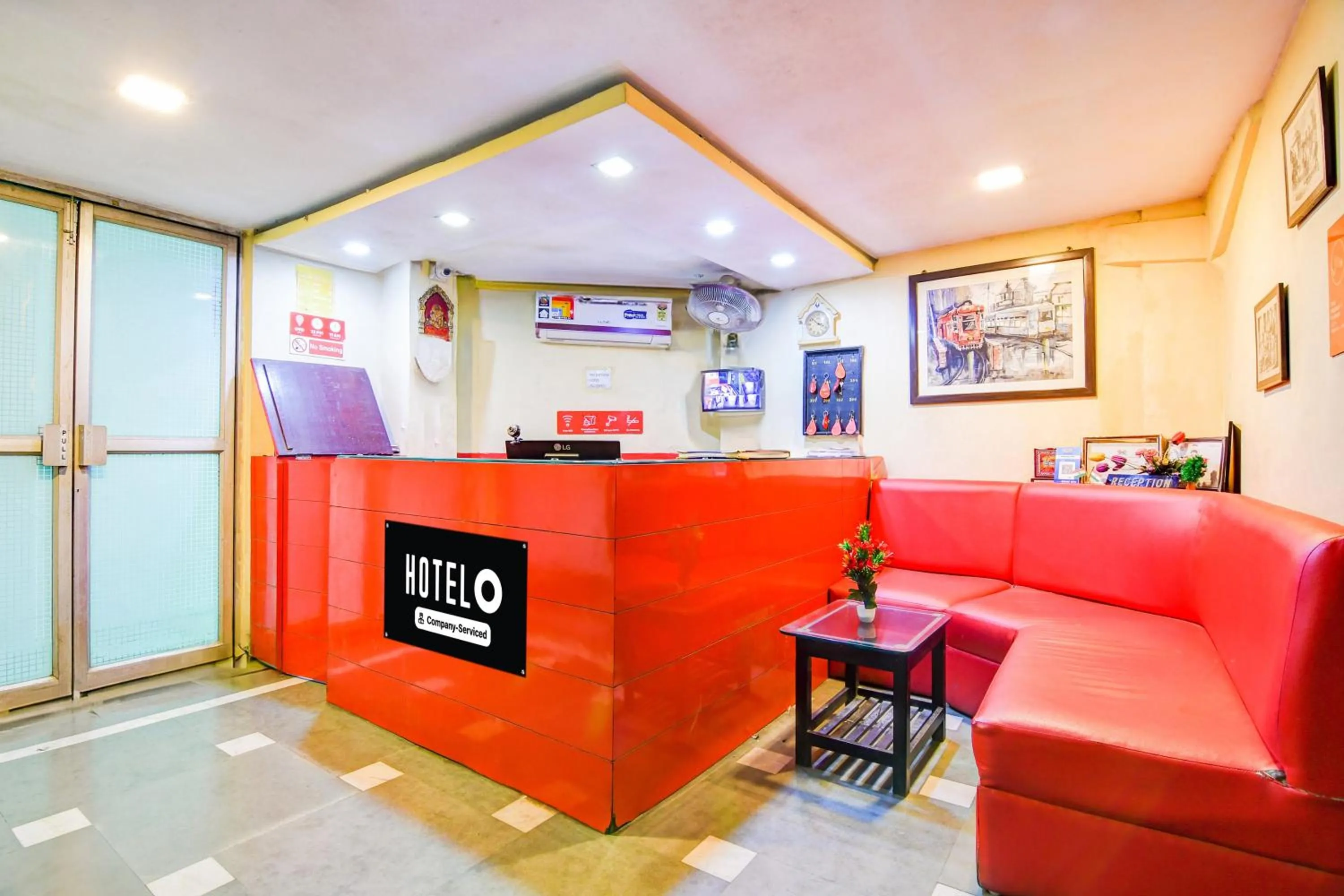 Lobby or reception in Super Hotel O Alipore Near Chetla Formerly Alipore Guest House