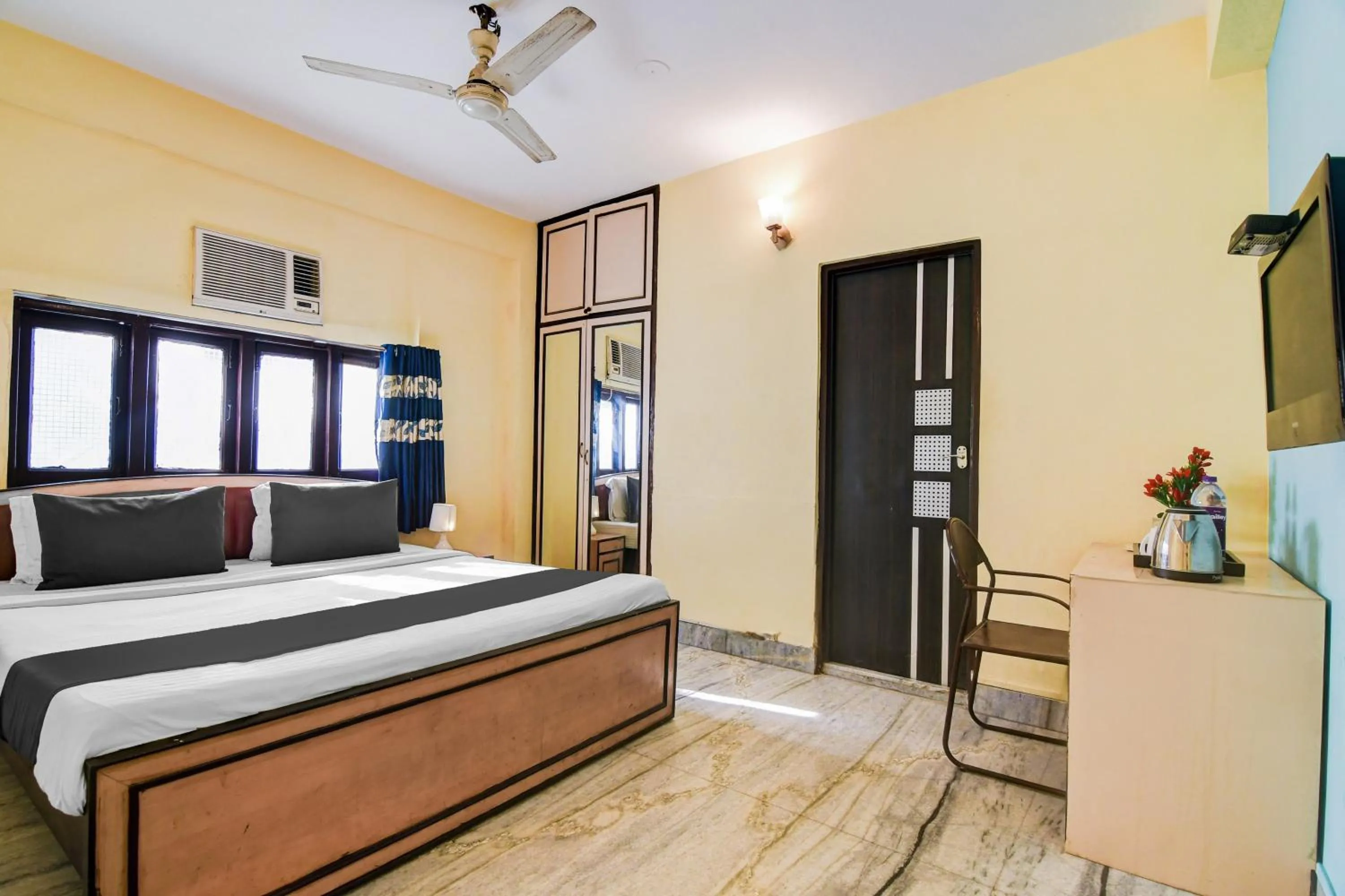 Bedroom, Bed in Super Hotel O Alipore Near Chetla Formerly Alipore Guest House