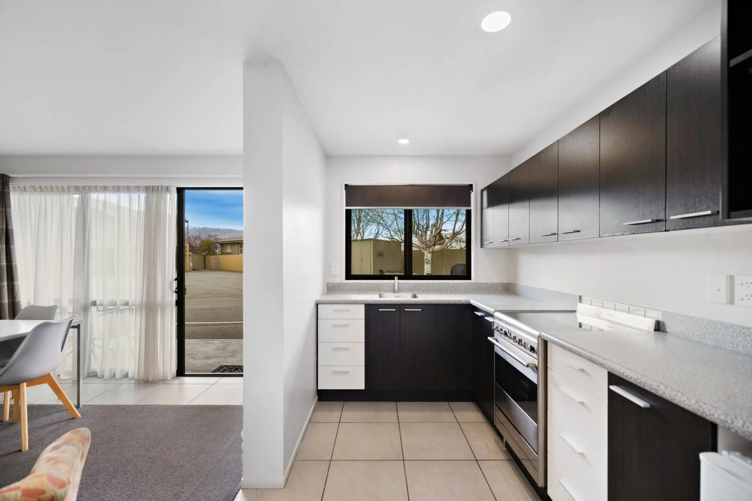 Kitchen or kitchenette in Avenue Motel