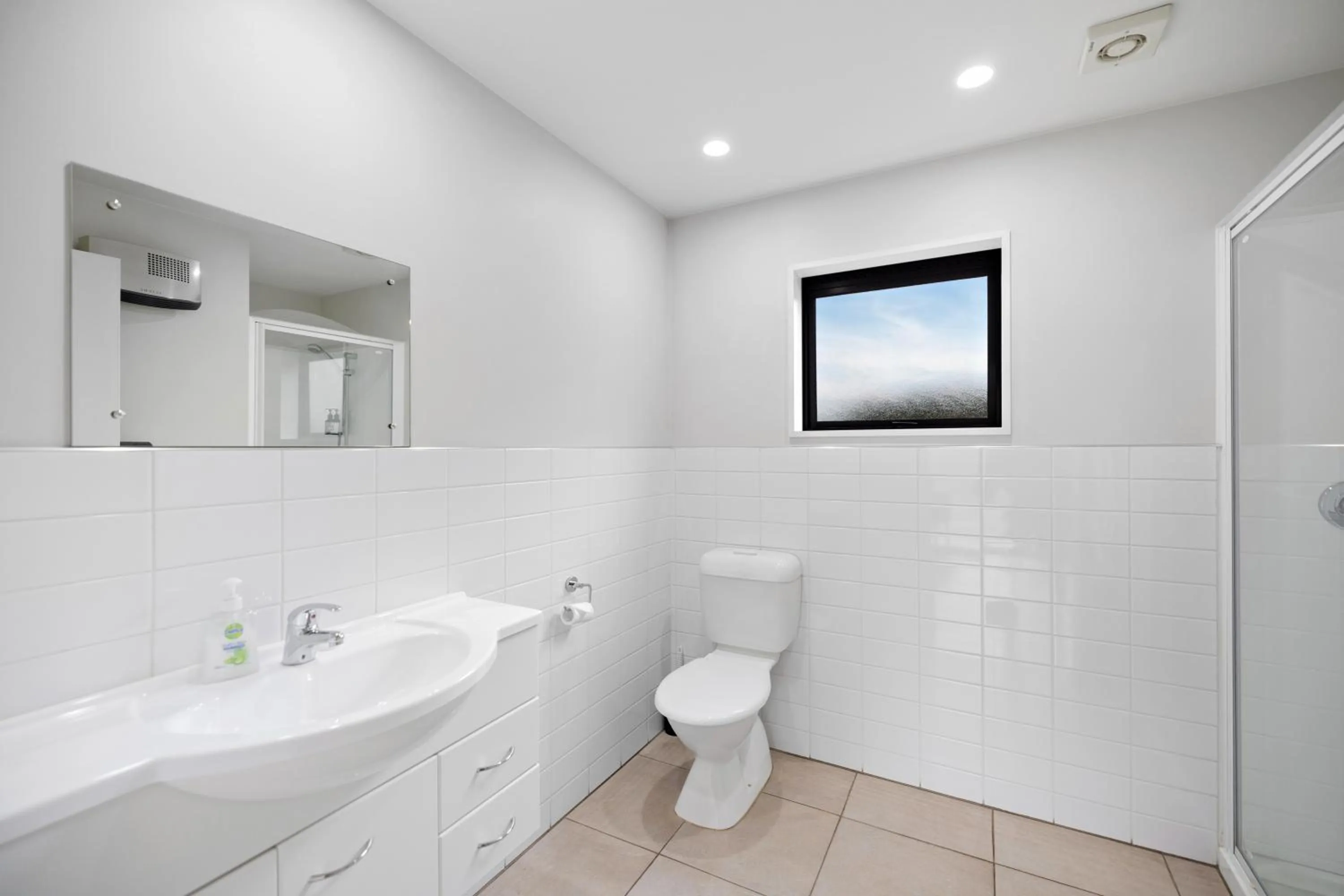 Bathroom in Avenue Motel