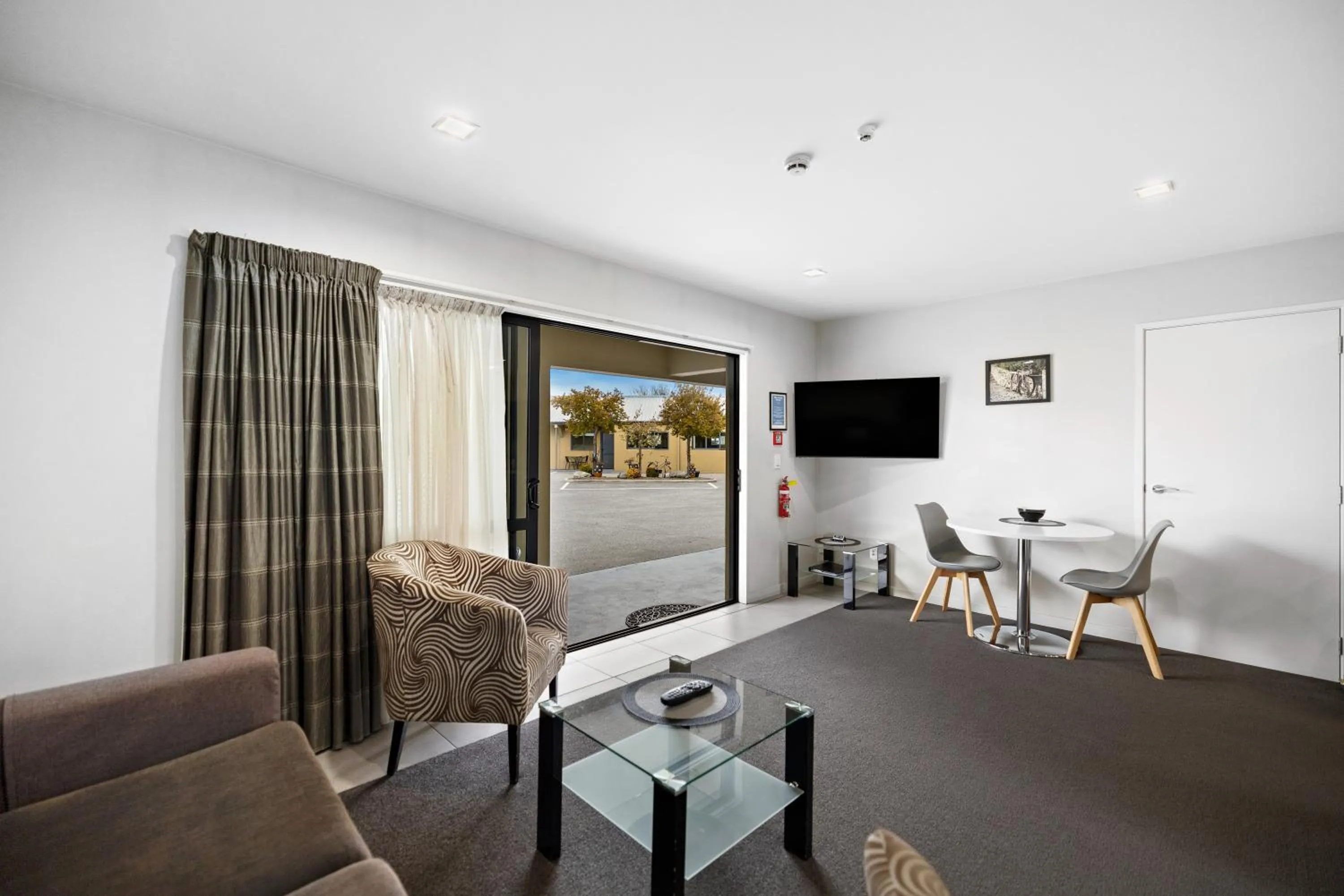 Seating area in Avenue Motel