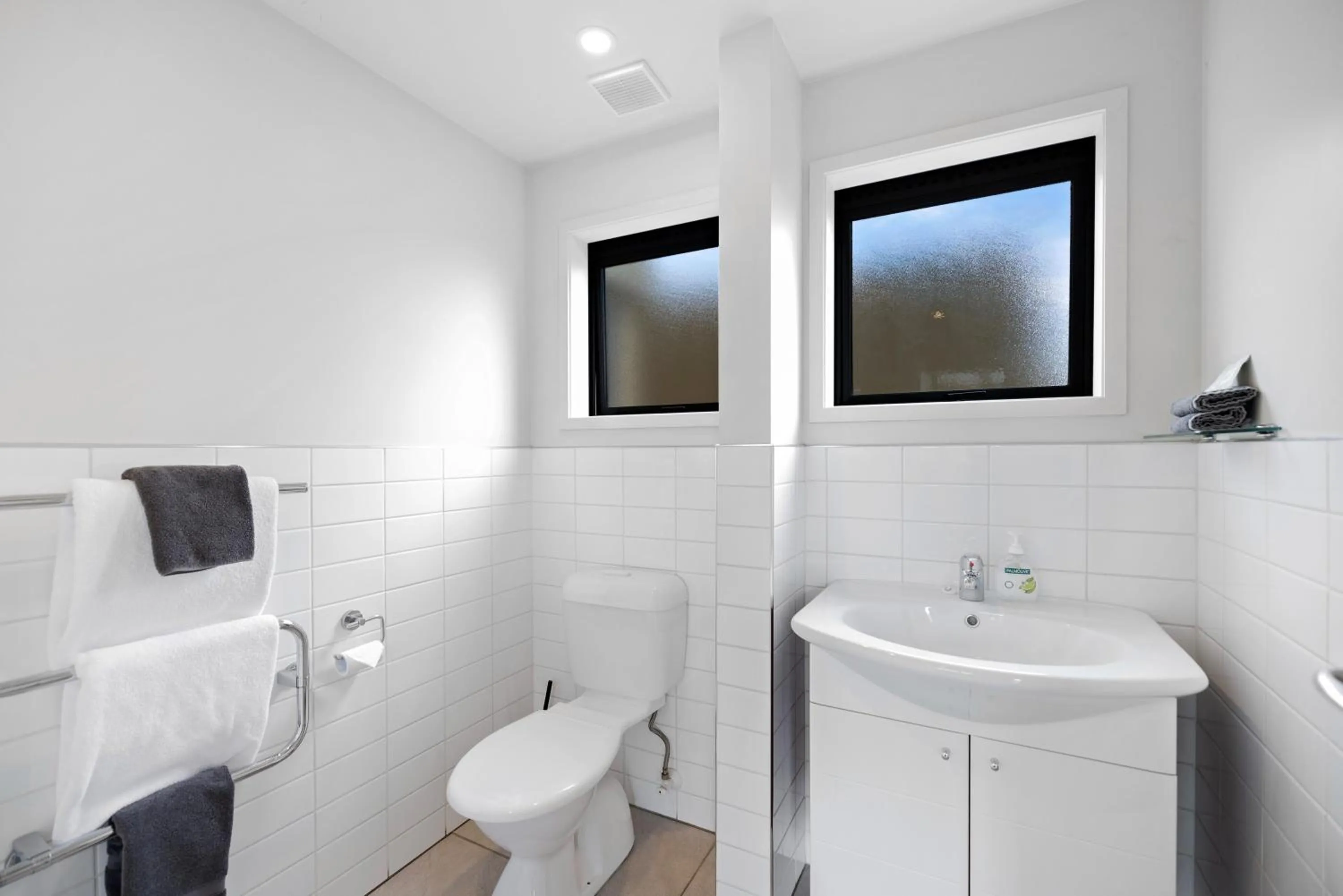 Bathroom in Avenue Motel