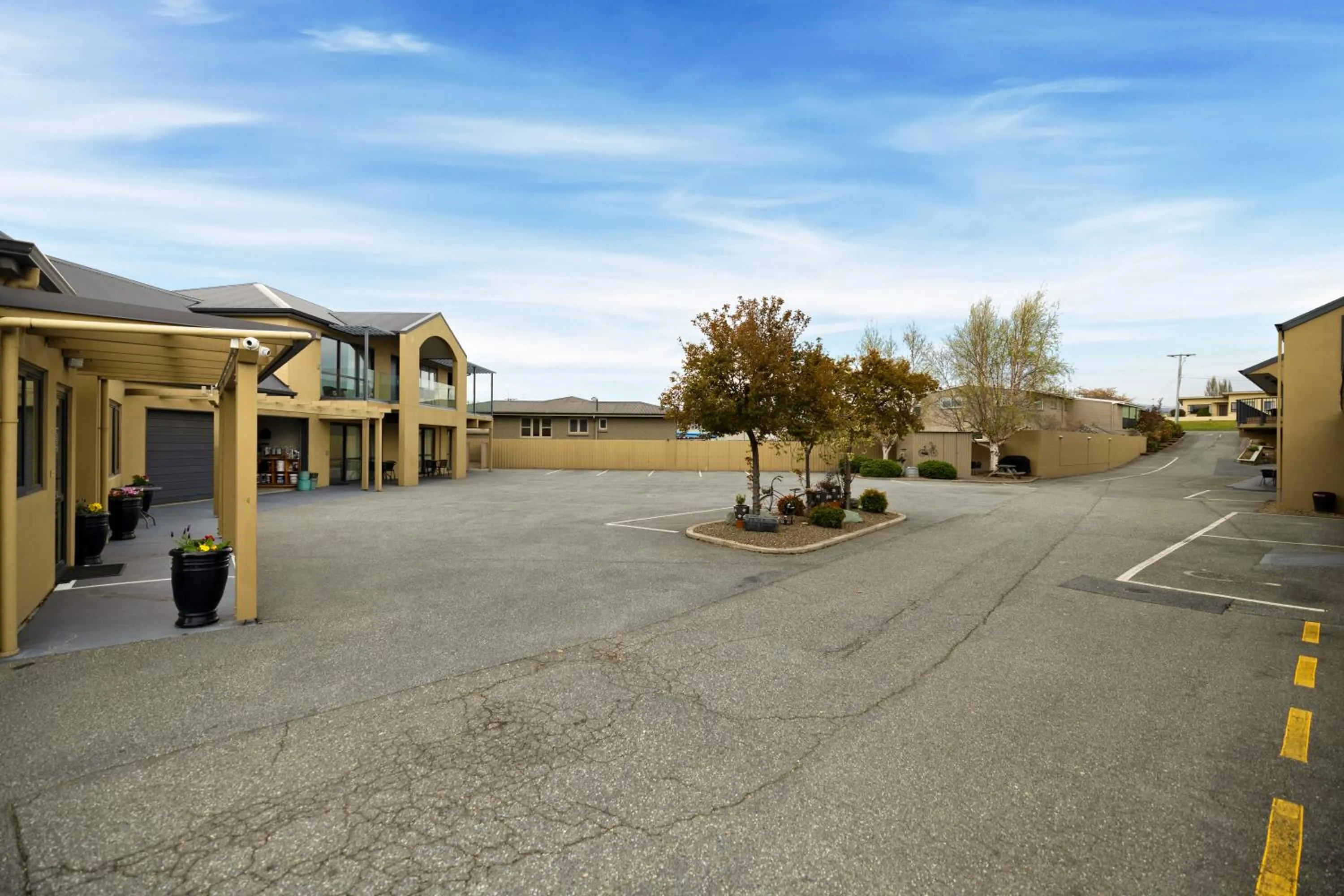 Property building in Avenue Motel