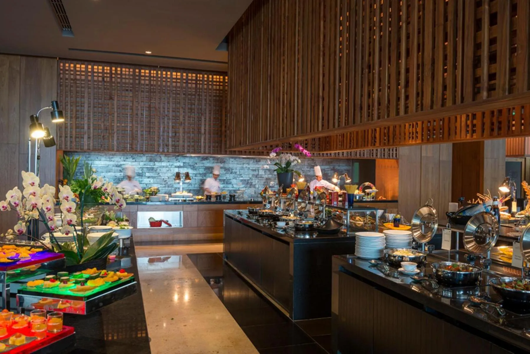 Restaurant/Places to Eat in Phuket Panwa Beachfront Resort