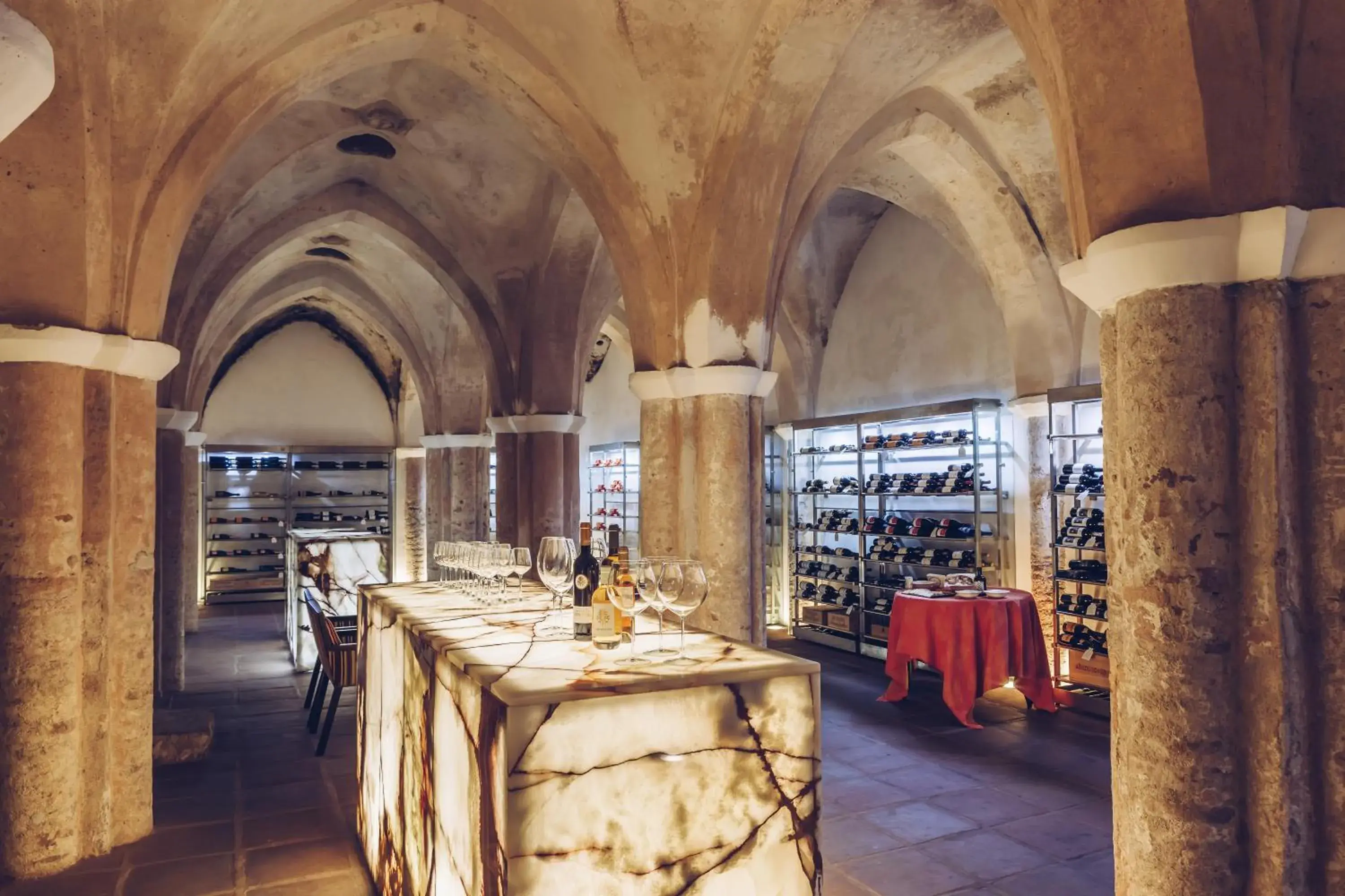 Lounge or bar in Convento do Espinheiro, Historic Hotel & Spa Lounge or bar in Convento do Espinheiro, Historic Hotel & Spa