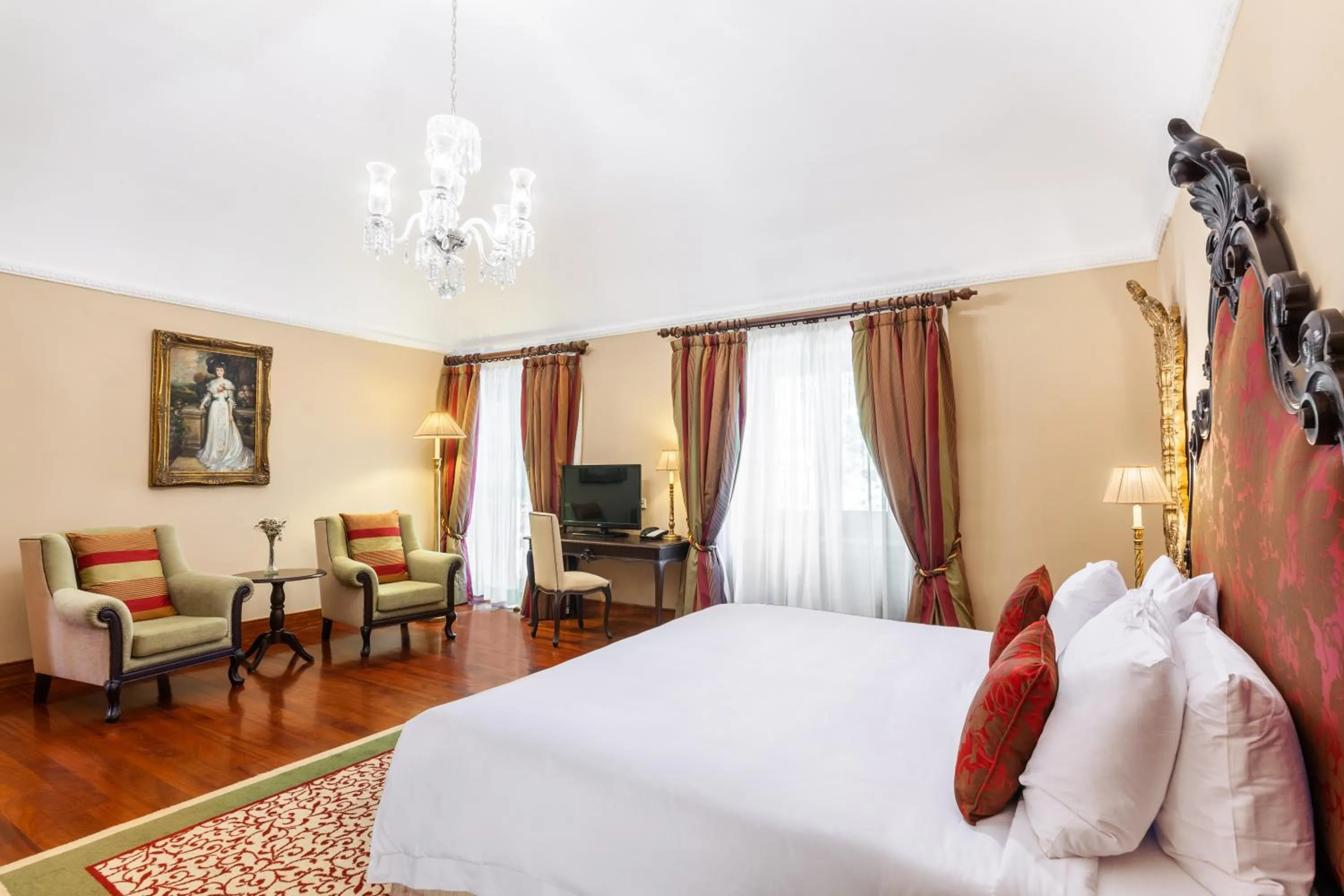 Bed in Convento do Espinheiro, Historic Hotel & Spa