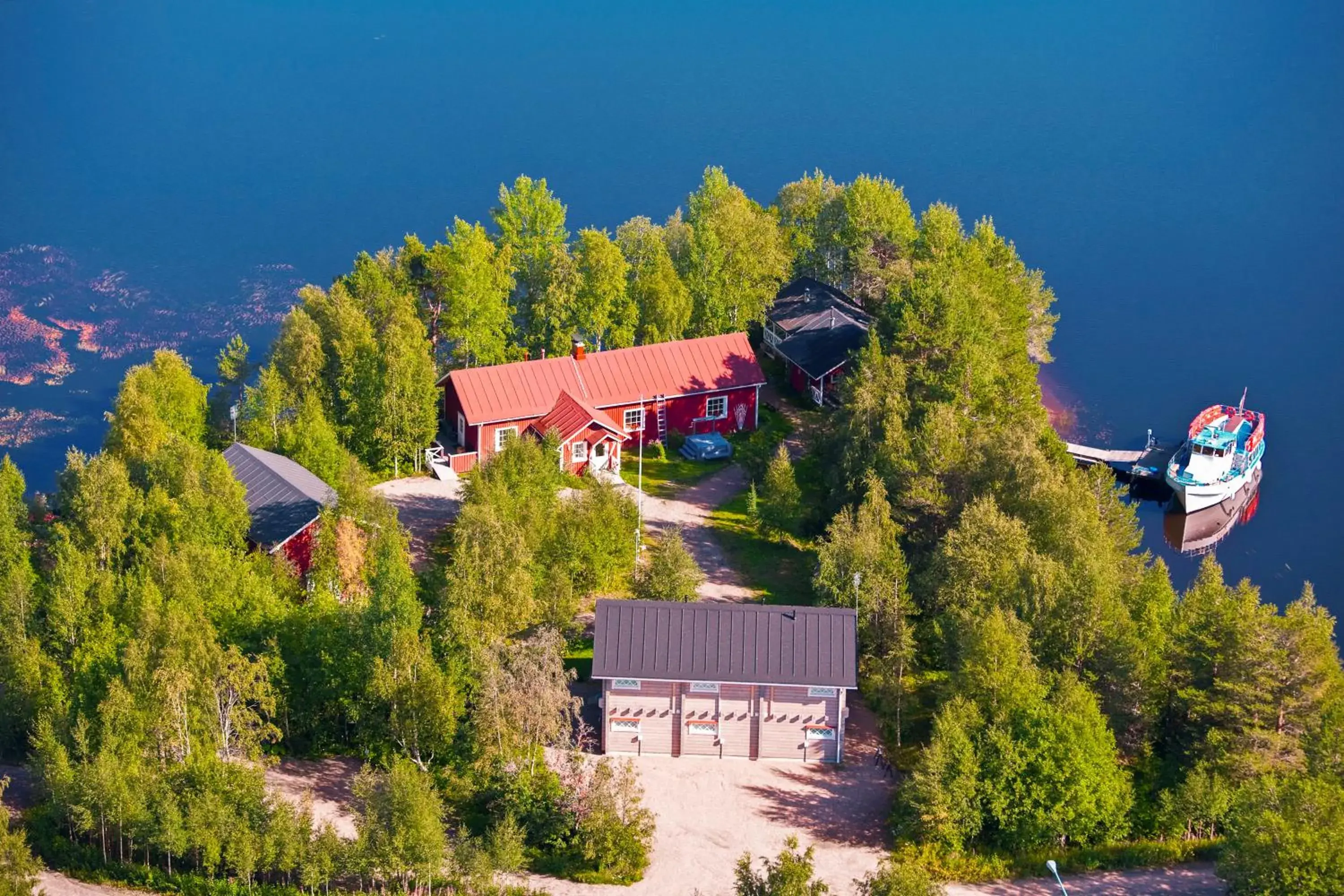 Santa's Little Village - Hotel Uitonniemi Santa's Little Village - Hotel Uitonniemi