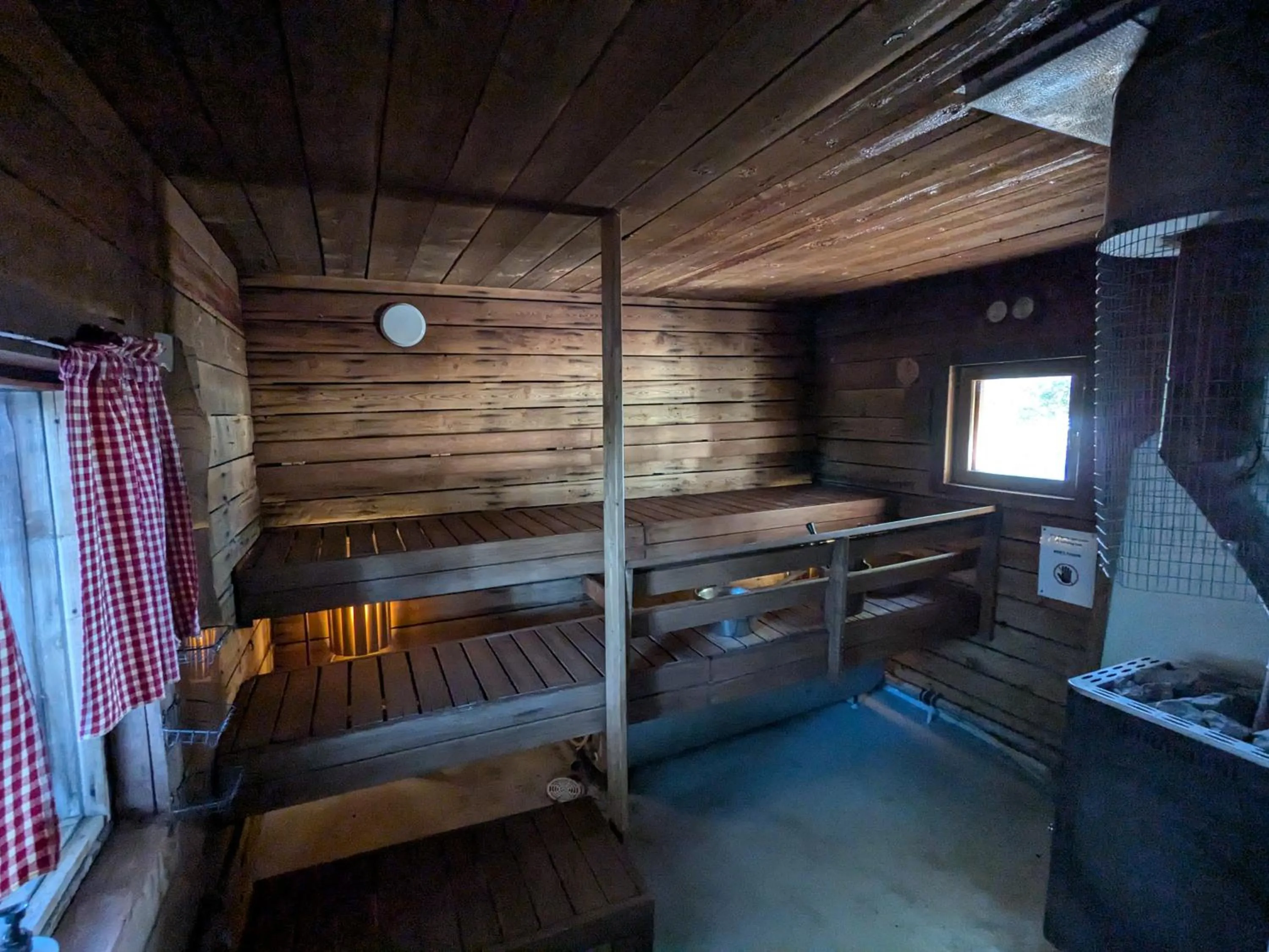 Sauna, Bed in Santa's Little Village - Hotel Uitonniemi