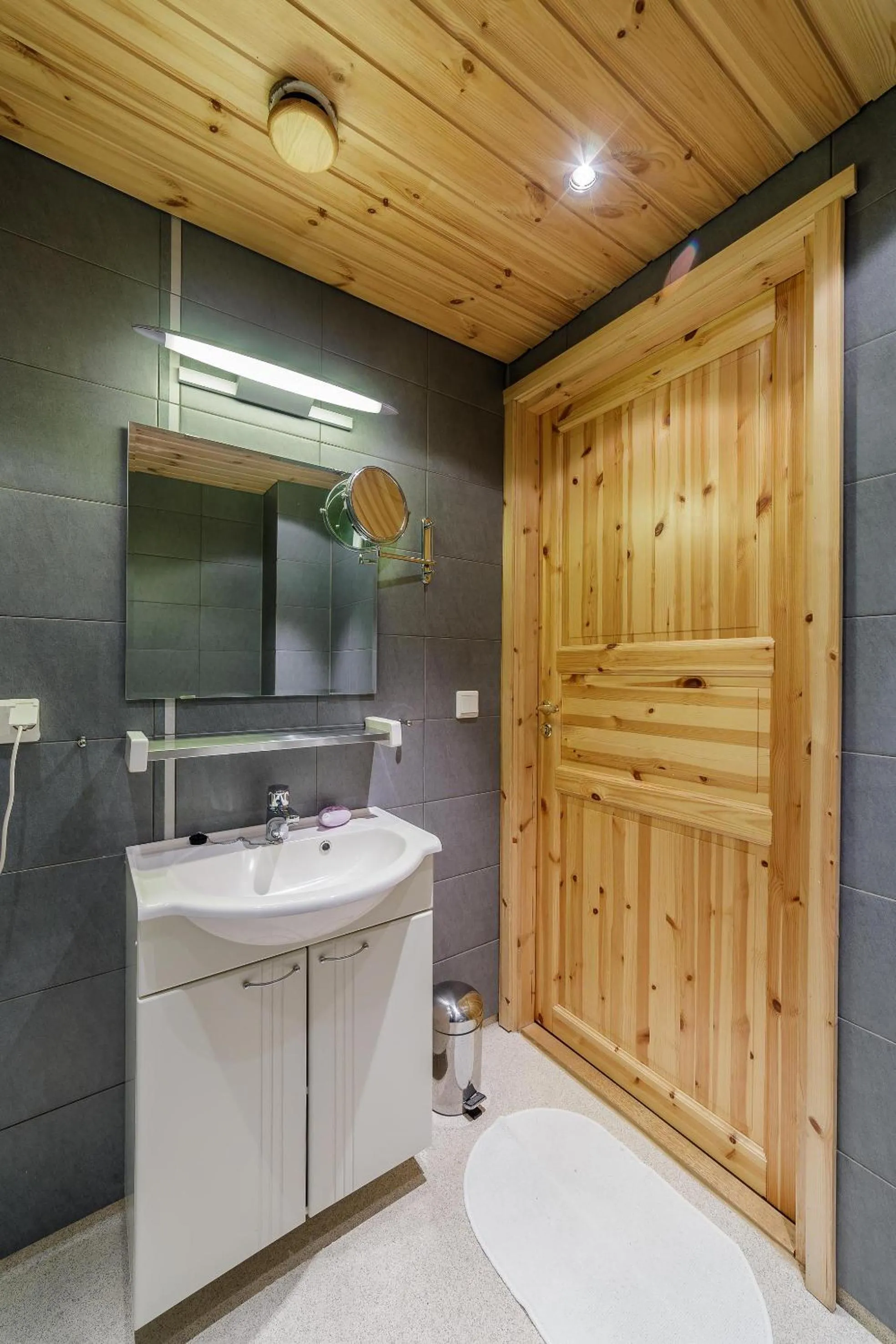 Bathroom in Santa's Little Village - Hotel Uitonniemi