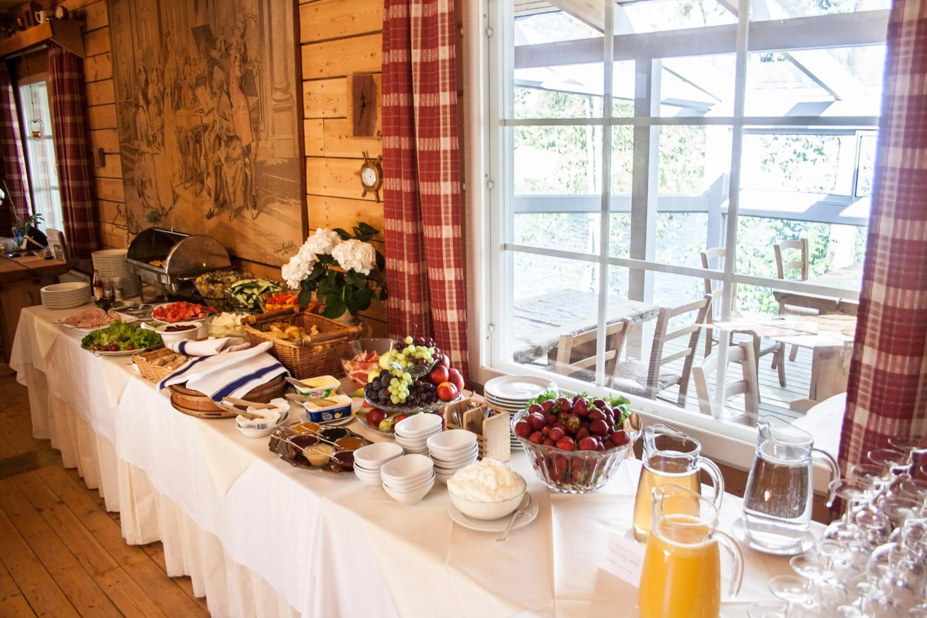 Food and drinks in Santa's Little Village - Hotel Uitonniemi