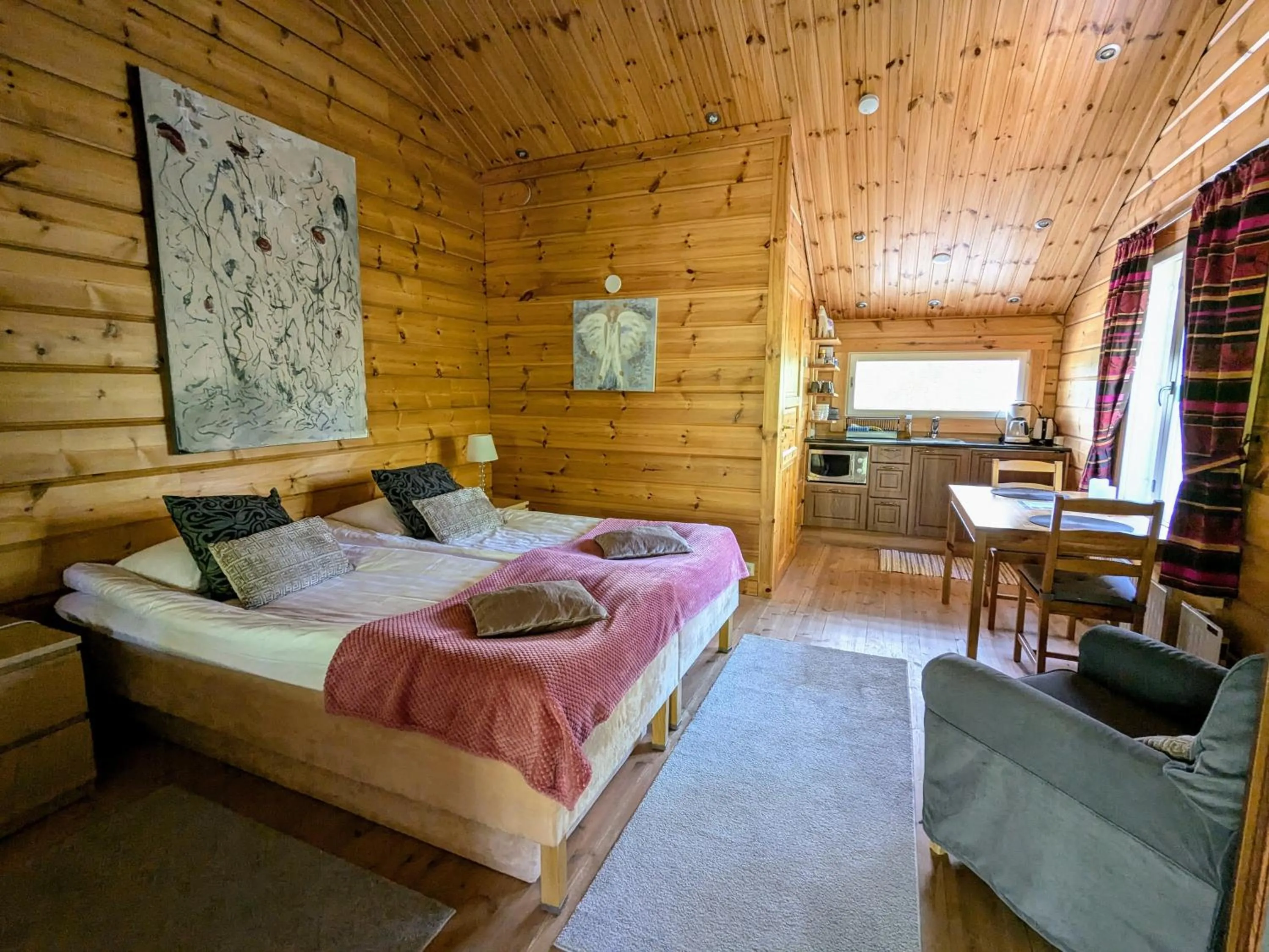 Bed in Santa's Little Village - Hotel Uitonniemi