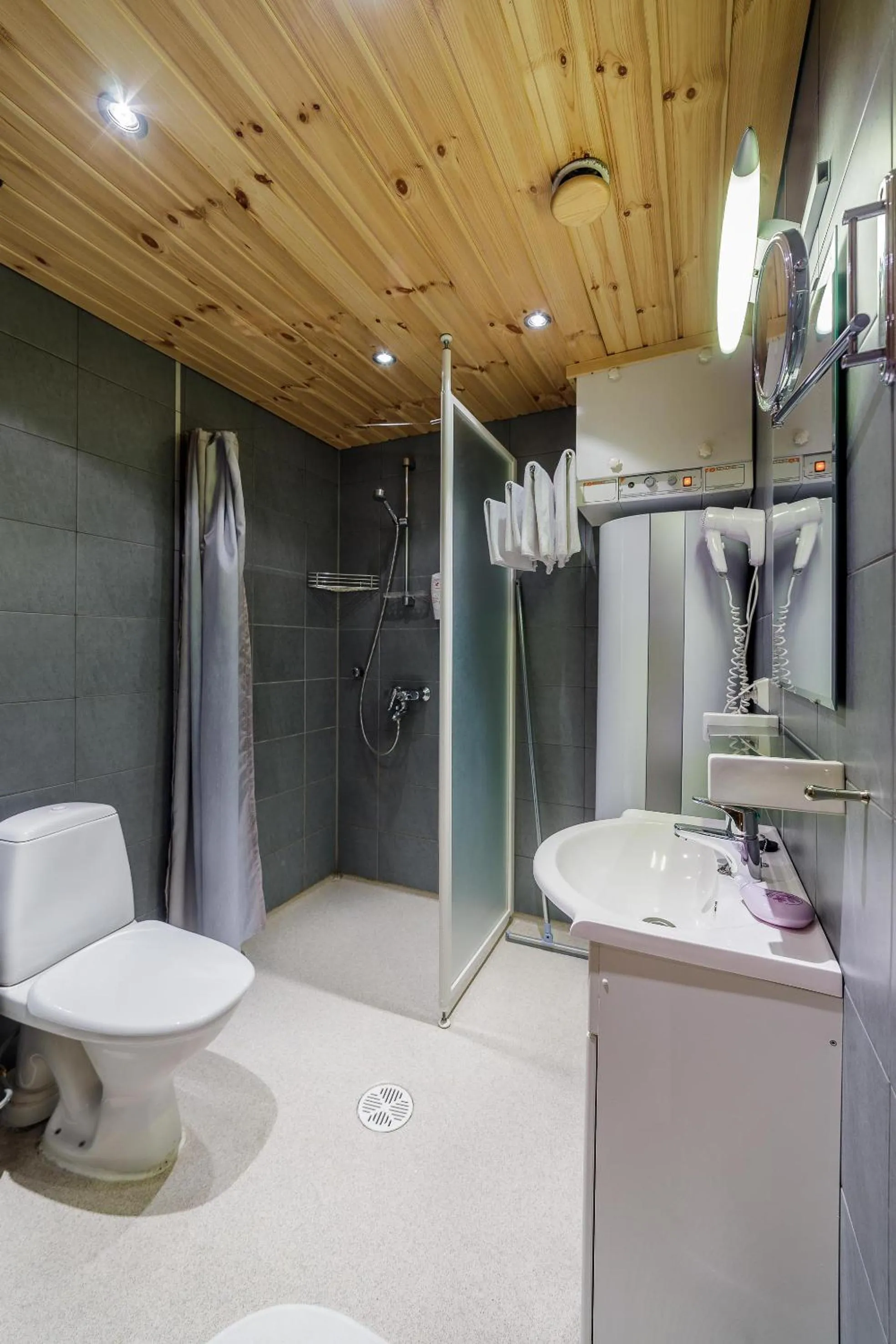 Bathroom in Santa's Little Village - Hotel Uitonniemi