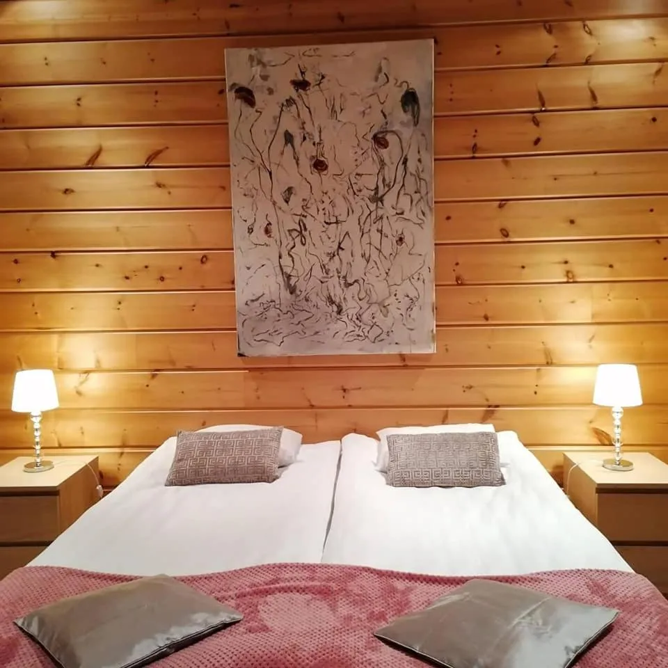 Bed in Santa's Little Village - Hotel Uitonniemi