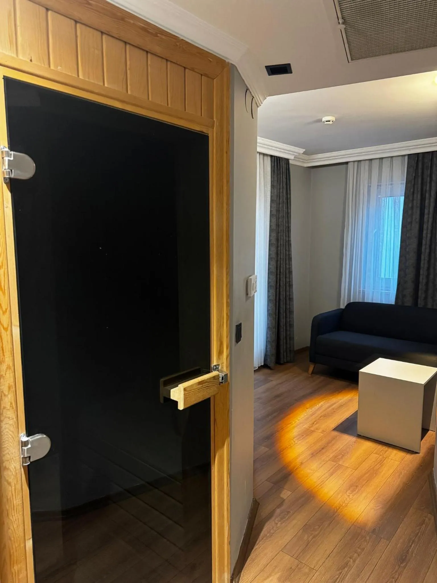 Living room, Bed in Ankara Royal Hotel