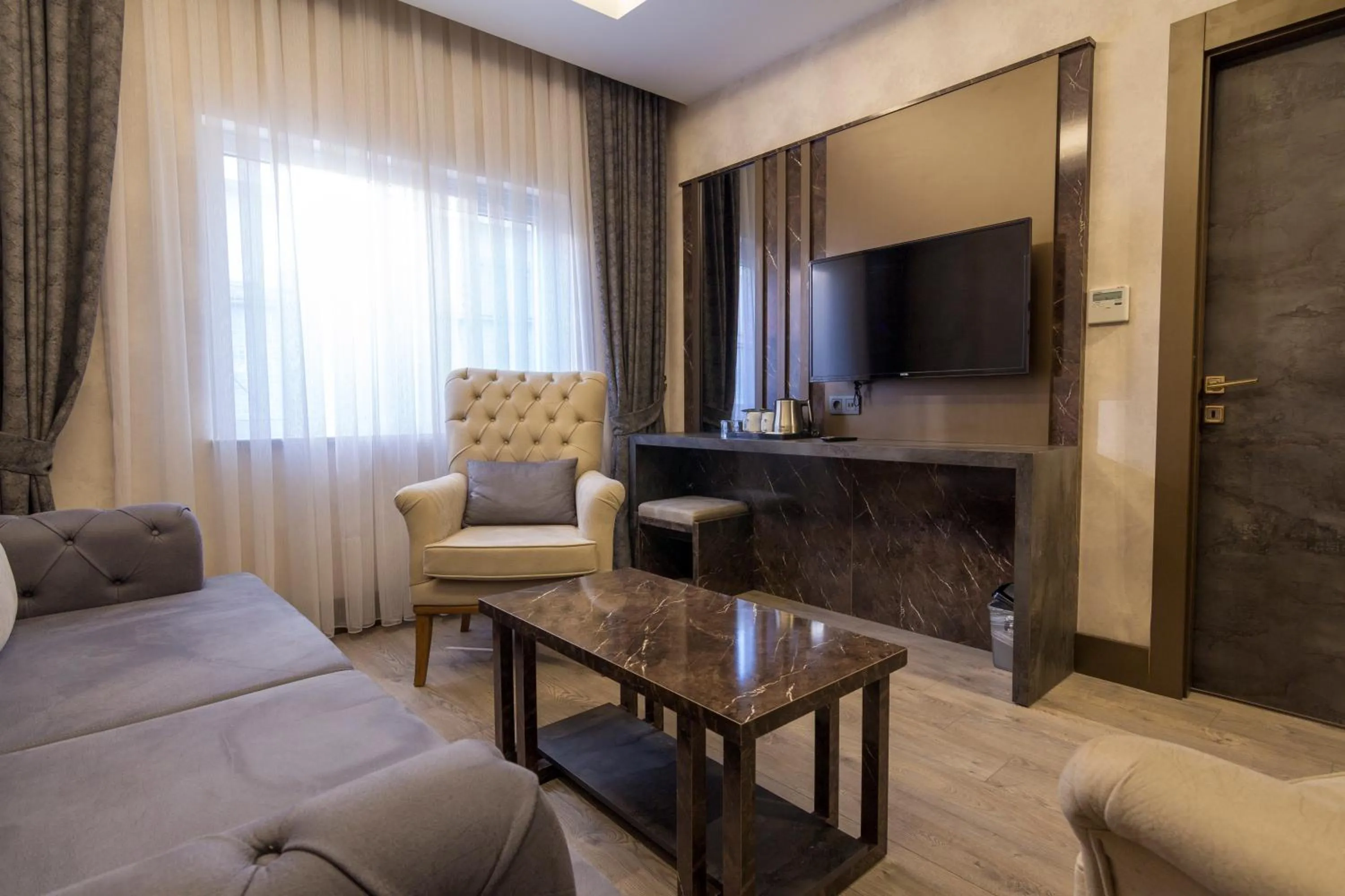 Living room in Ankara Royal Hotel