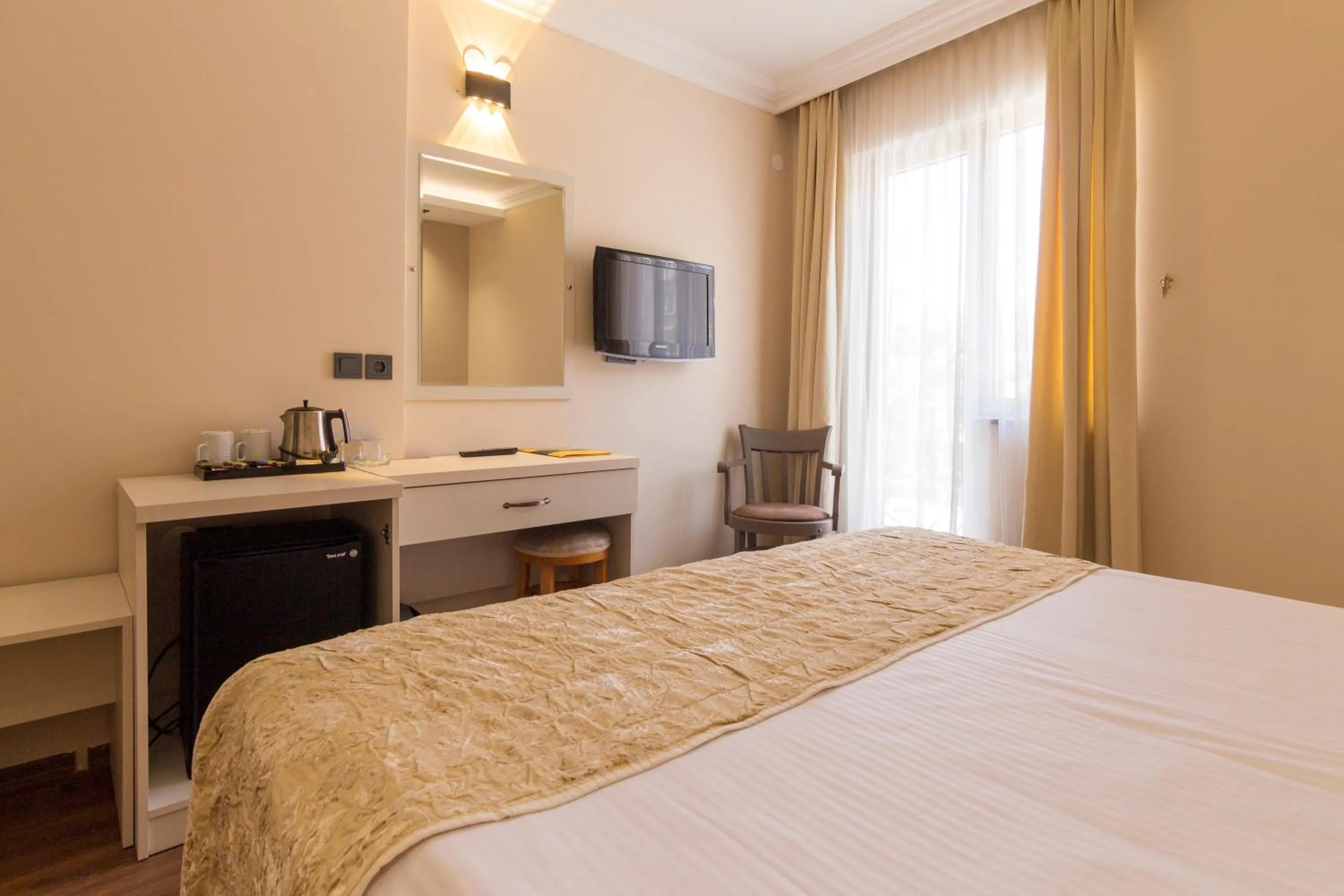 Coffee/tea facilities, Bed in Ankara Royal Hotel