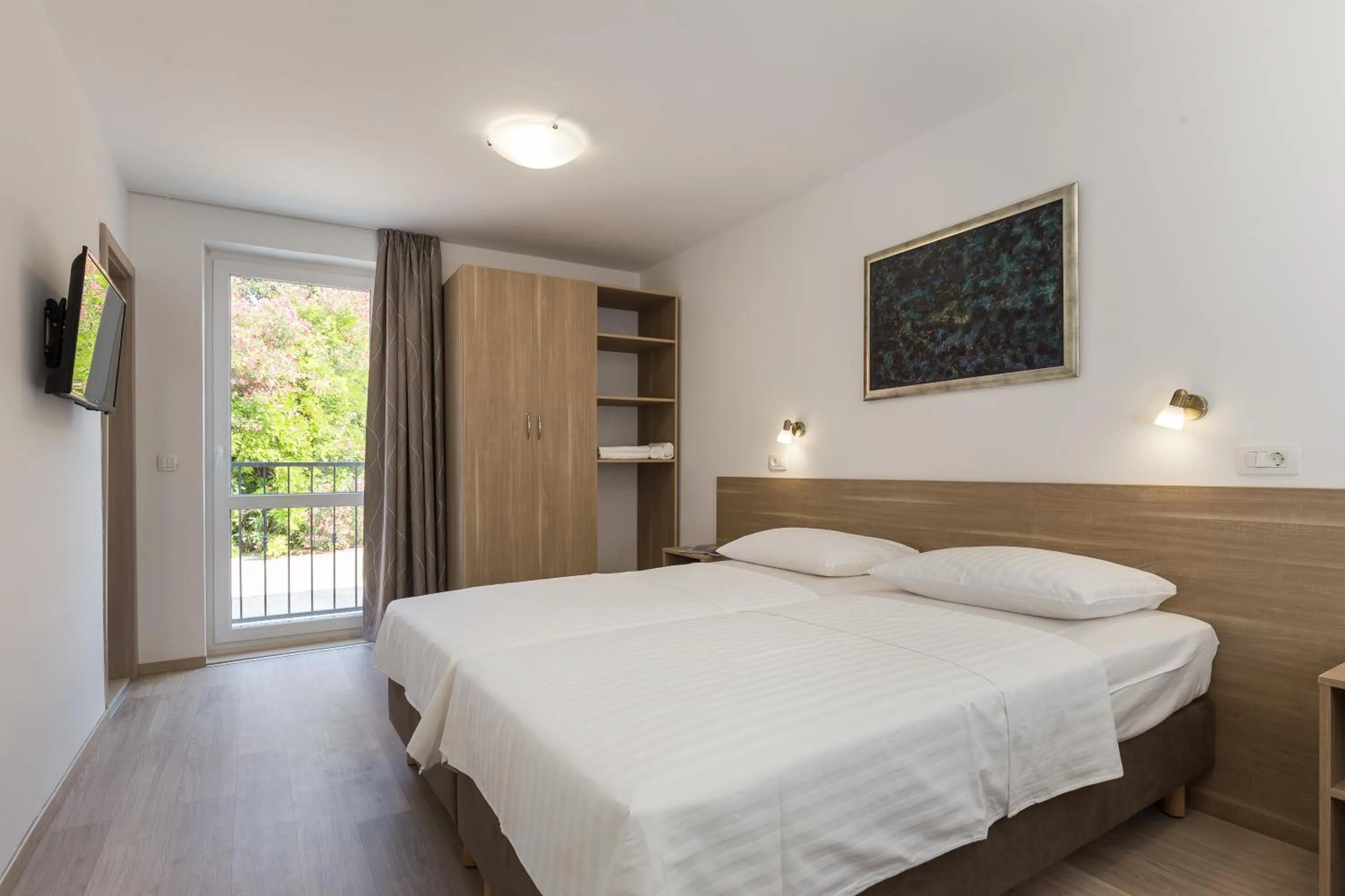 Dining area, Bed in Hotel Vimbula - Komolac