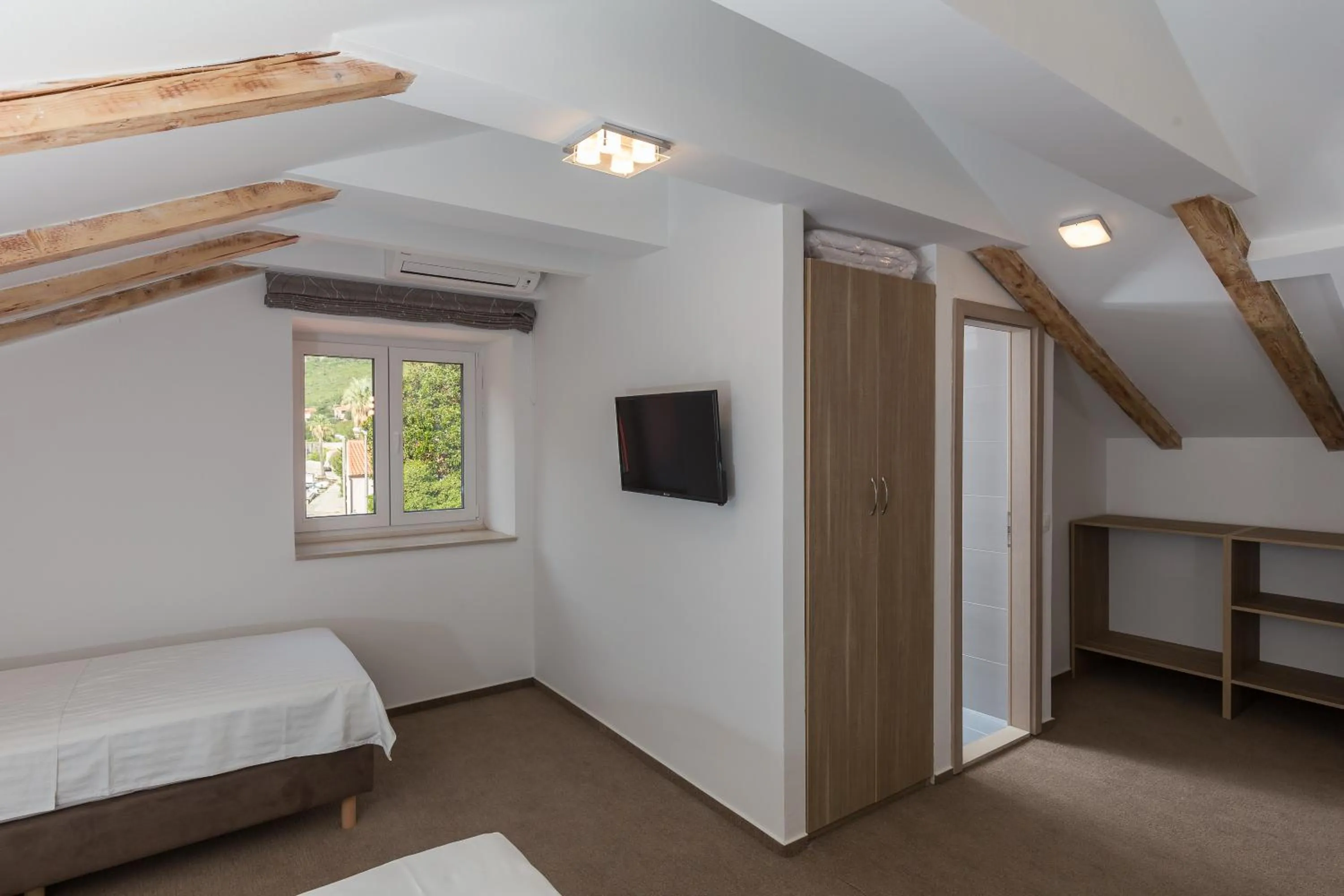 Dining area, Bed in Hotel Vimbula - Komolac