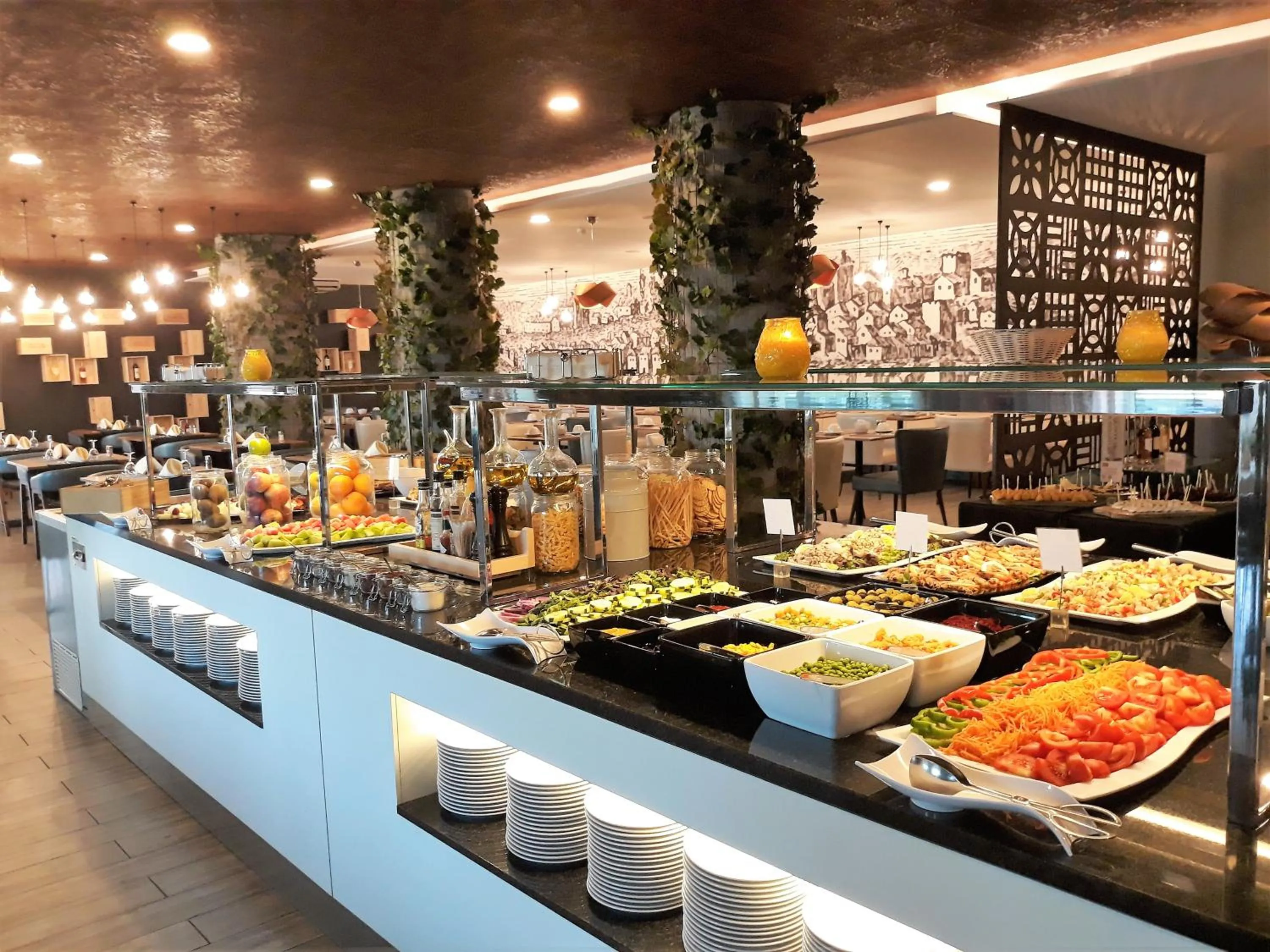 Food in AP Maria Nova Lounge - Adults Friendly