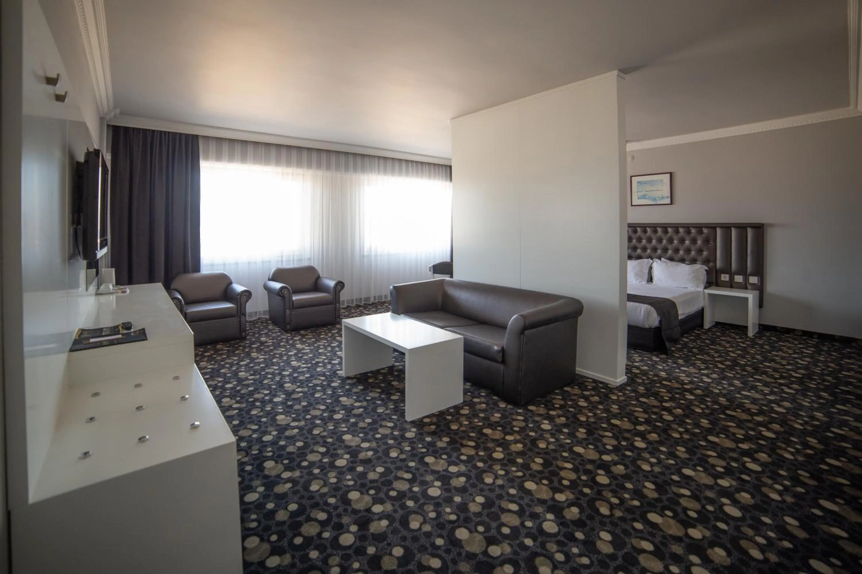 Photo of the whole room in Hotel Eken Prestige