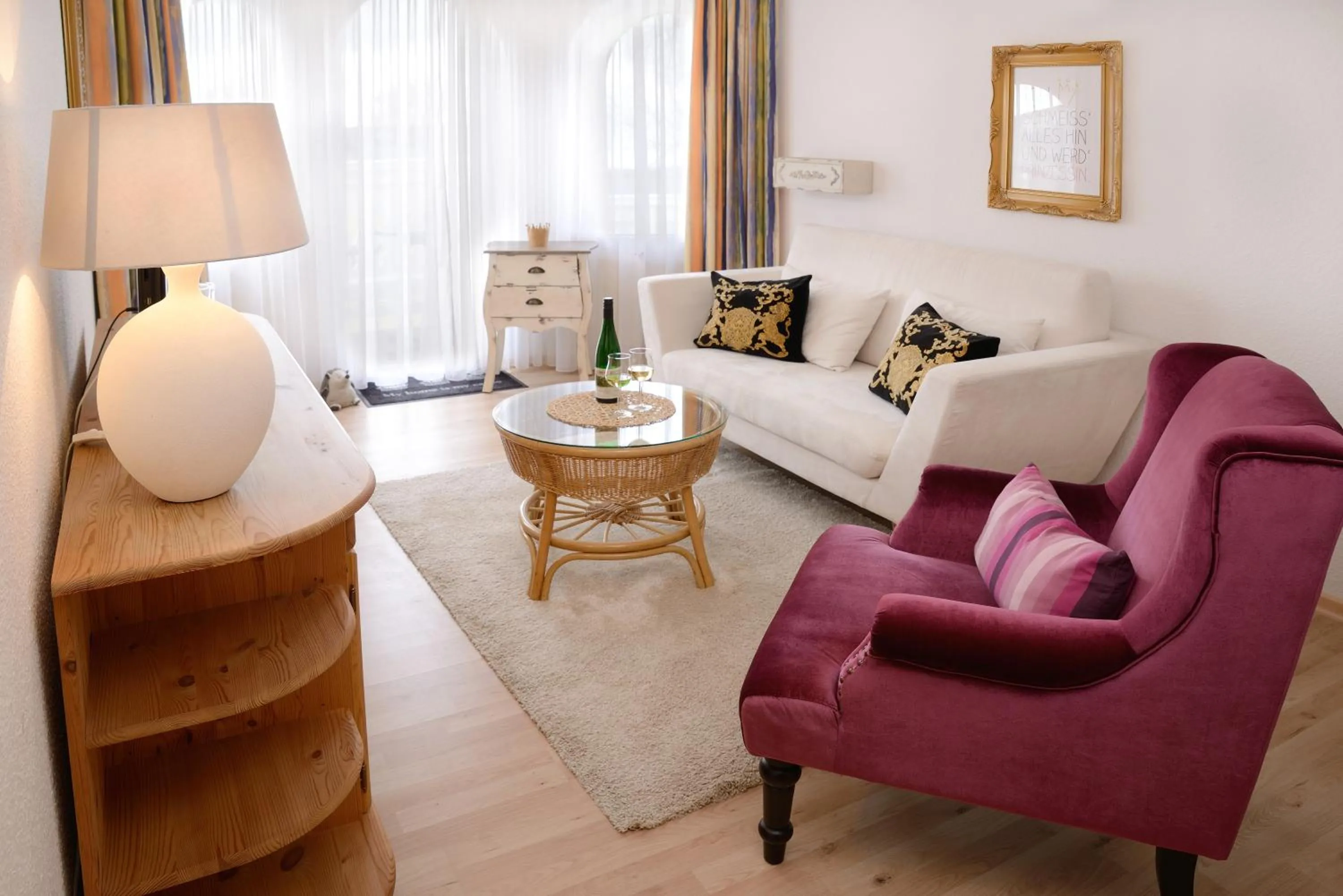 Living room, Bed in Hotel Villa Granitz