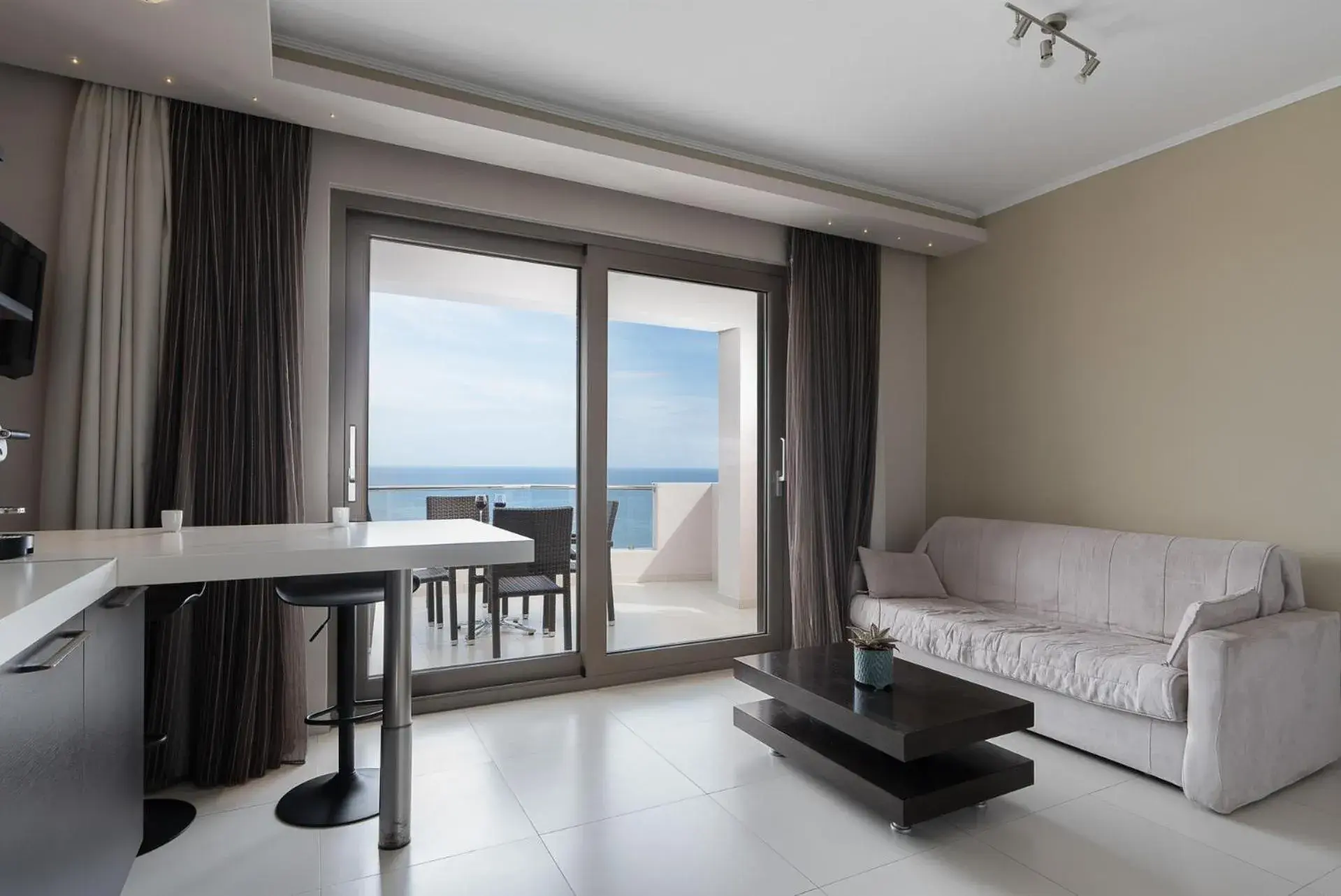Living room in Kymothoe Elite Suites Living room in Kymothoe Elite Suites