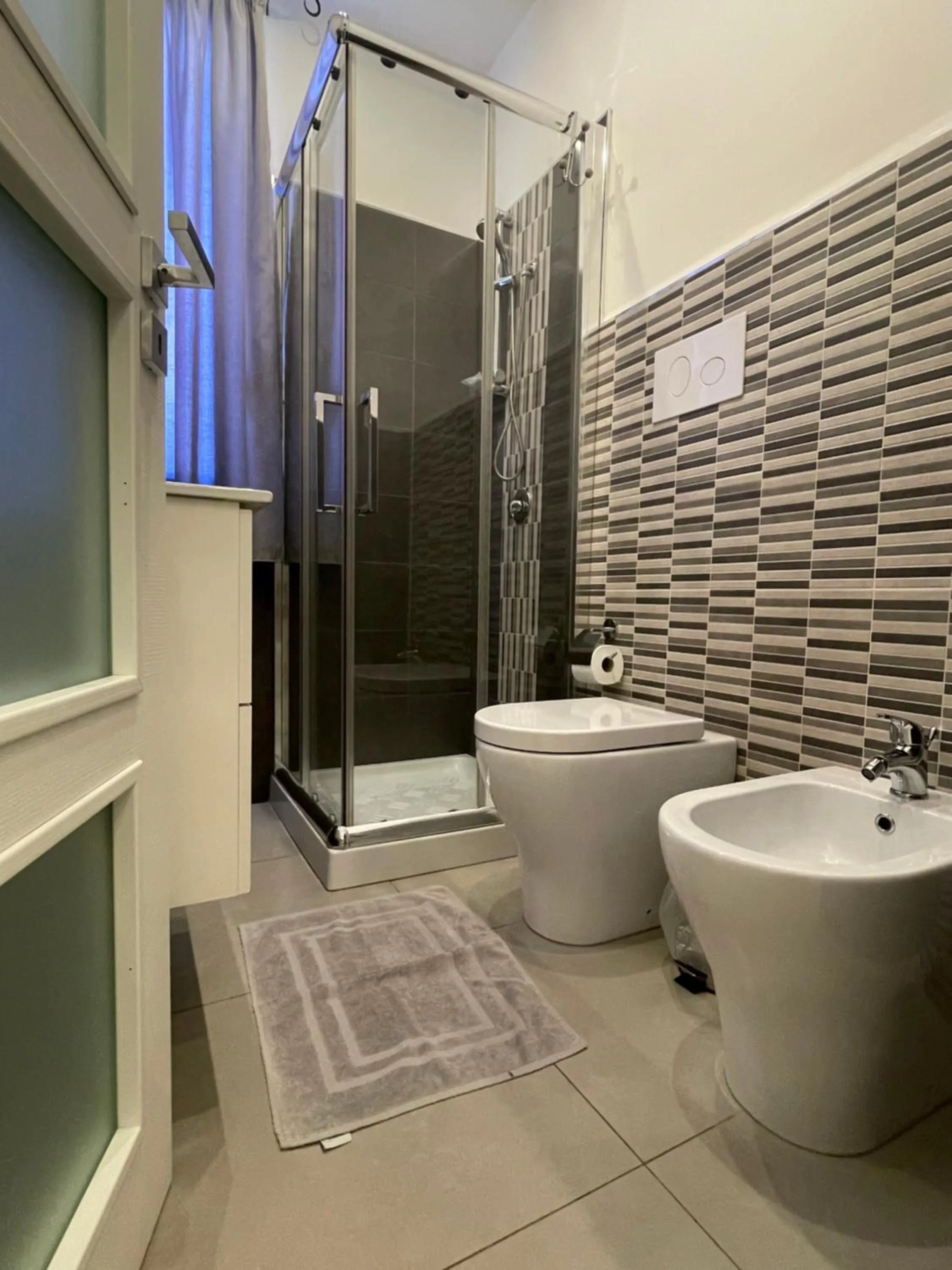 Shower in Le Tre Rose