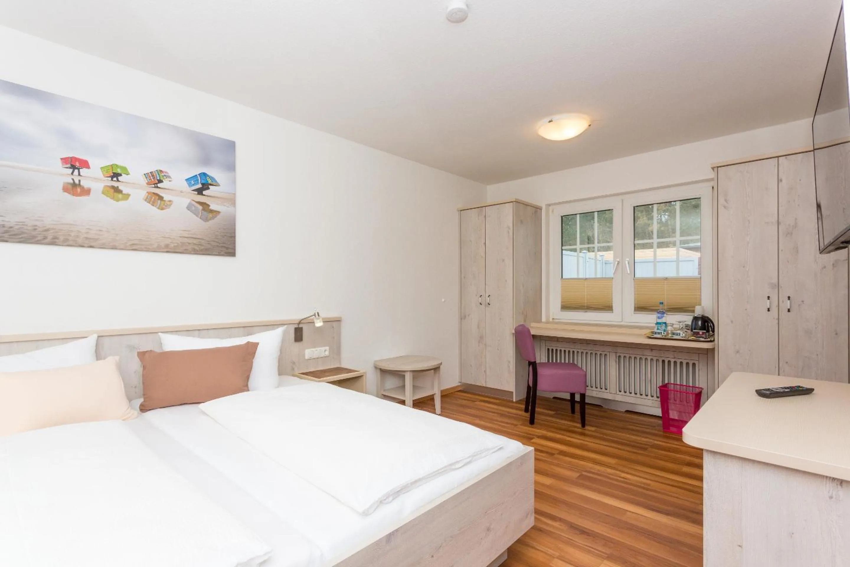 Photo of the whole room, Bed in Letj Briis