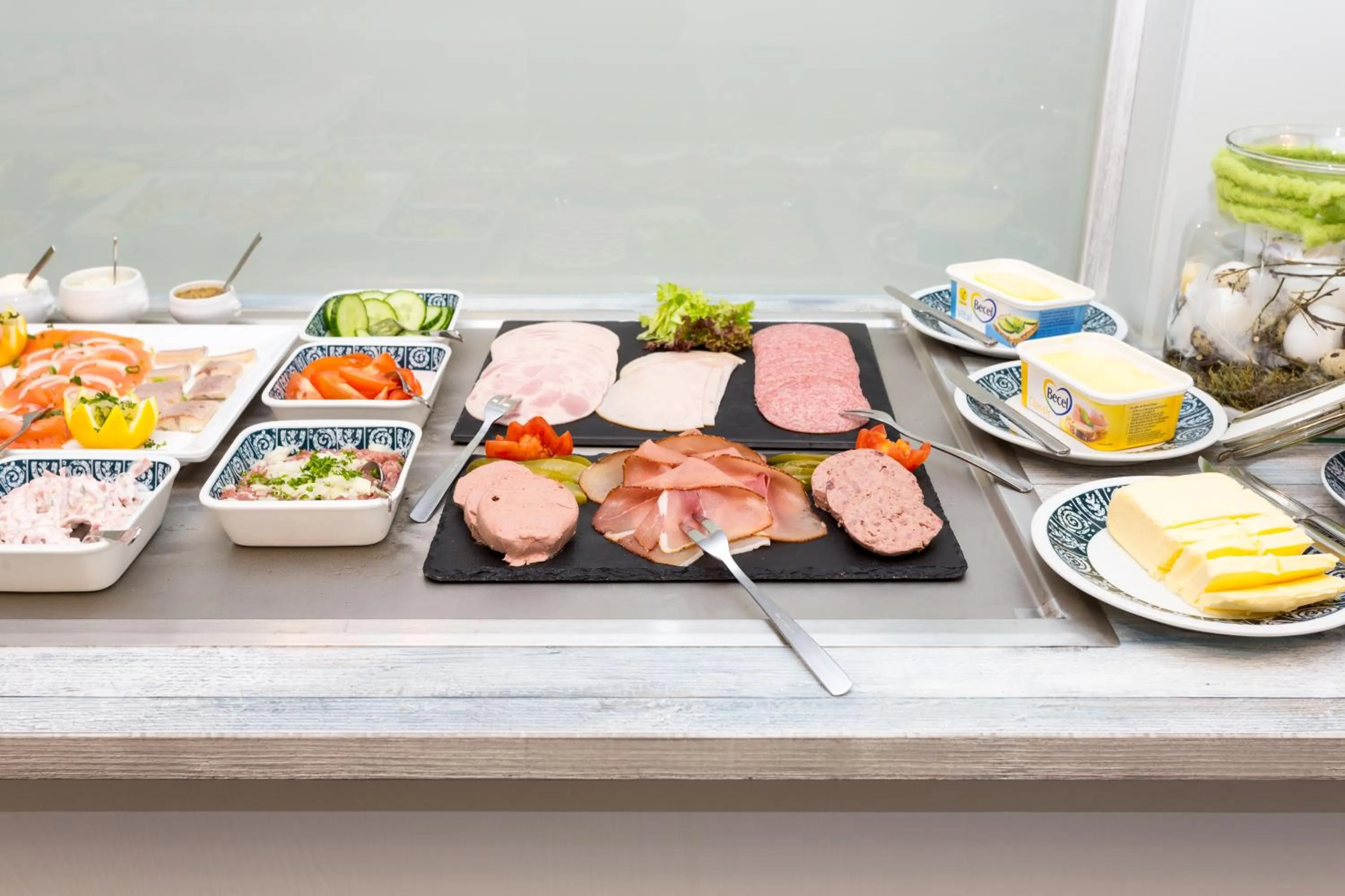 Buffet breakfast in Letj Briis