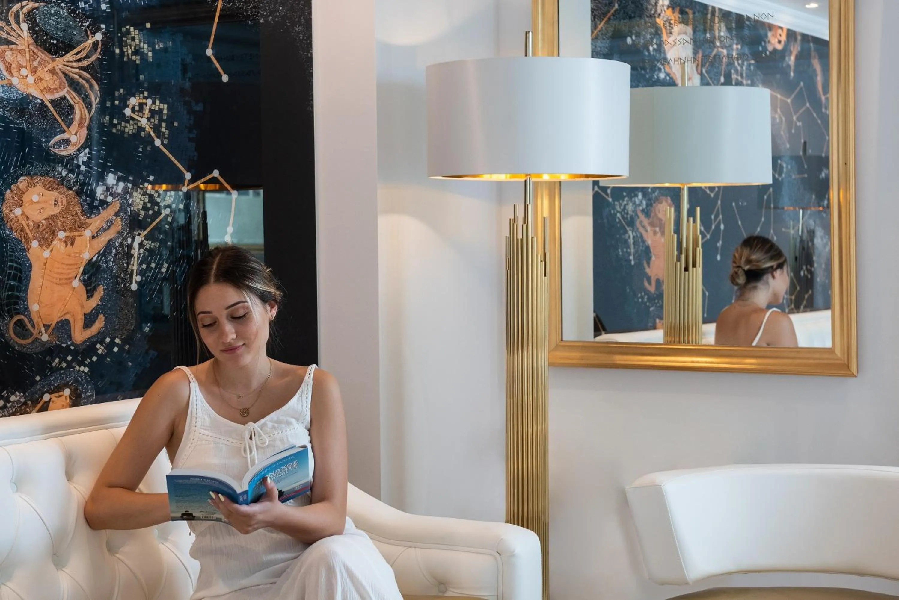 People in Hotel Galaxias