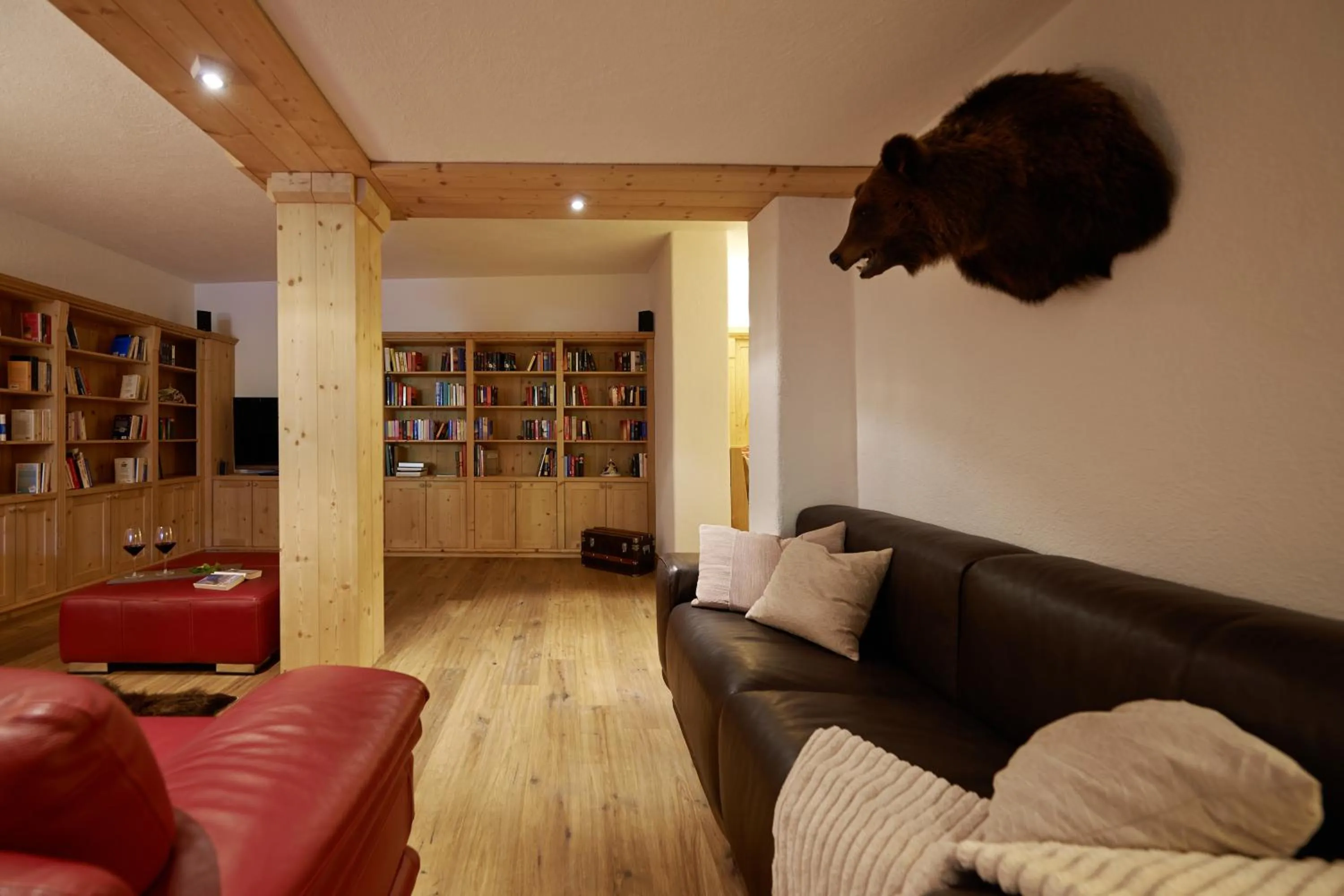 Communal lounge/ TV room in Chalet Grumer Suites&Spa