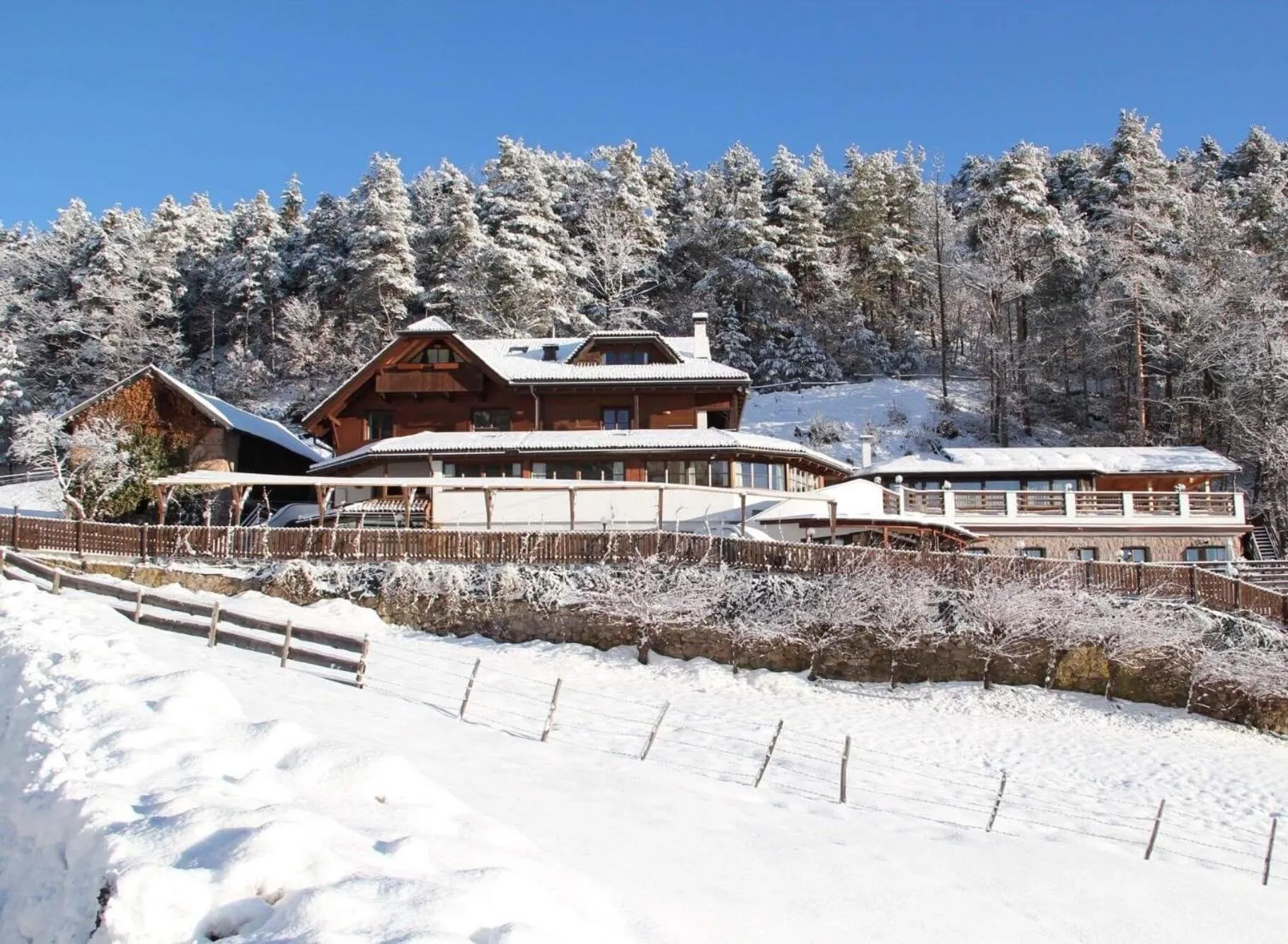 Property building in Chalet Grumer Suites&Spa